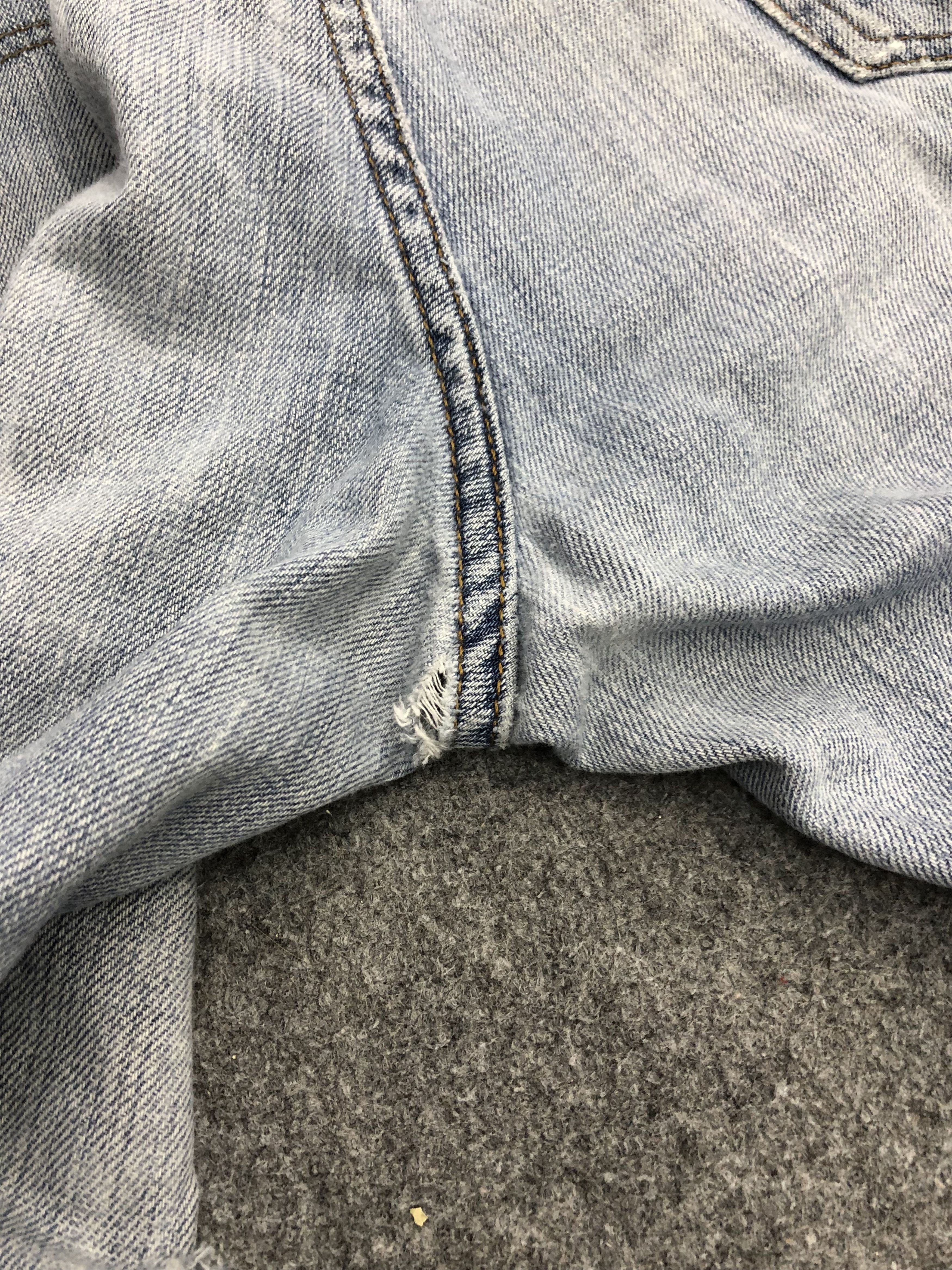 Levi's Vintage Levis 559 Light Wash Jeans DP1236 Size US 37 - 12 Thumbnail