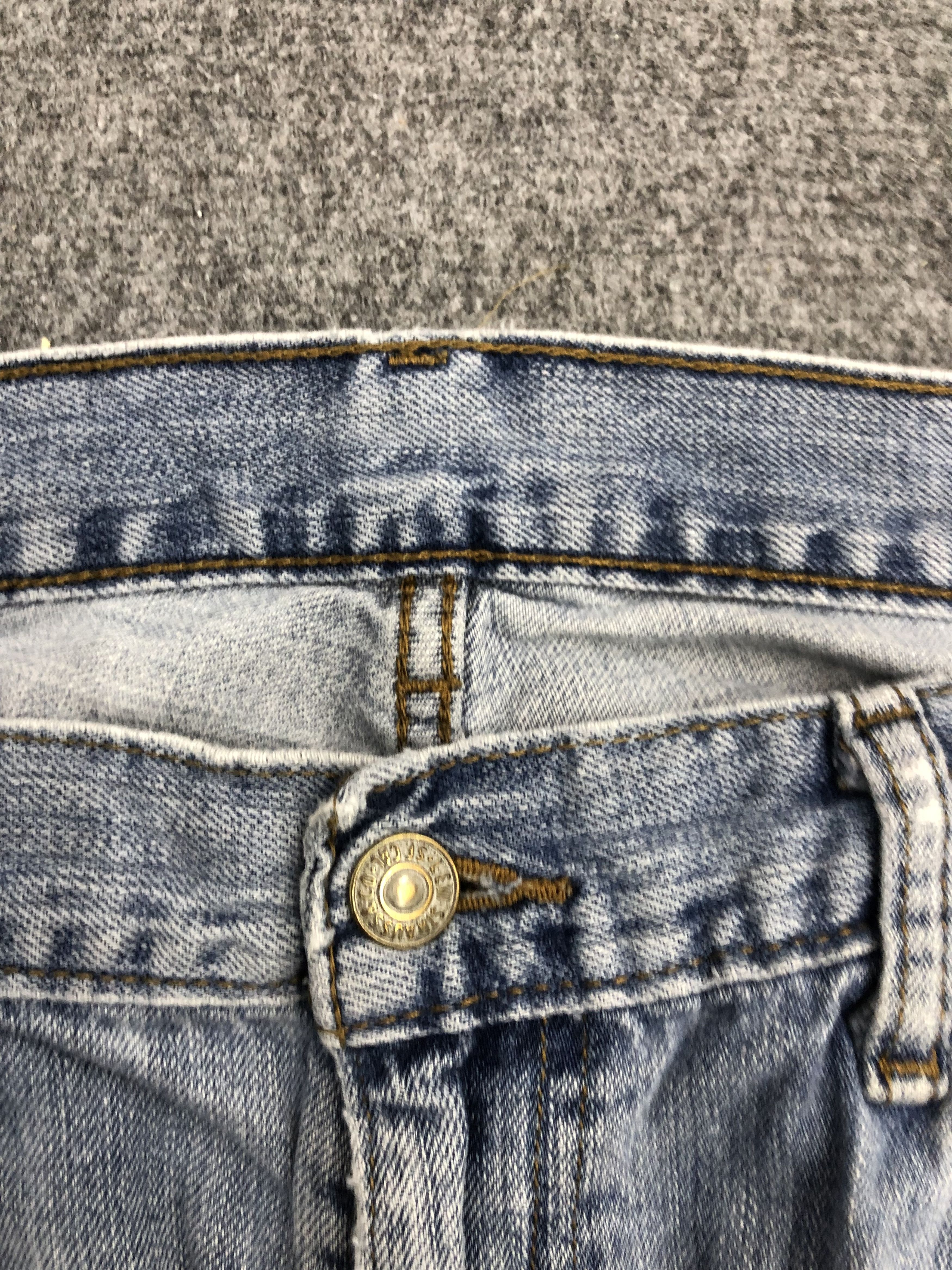 Levi's Vintage Levis 559 Light Wash Jeans DP1236 Size US 37 - 10 Thumbnail