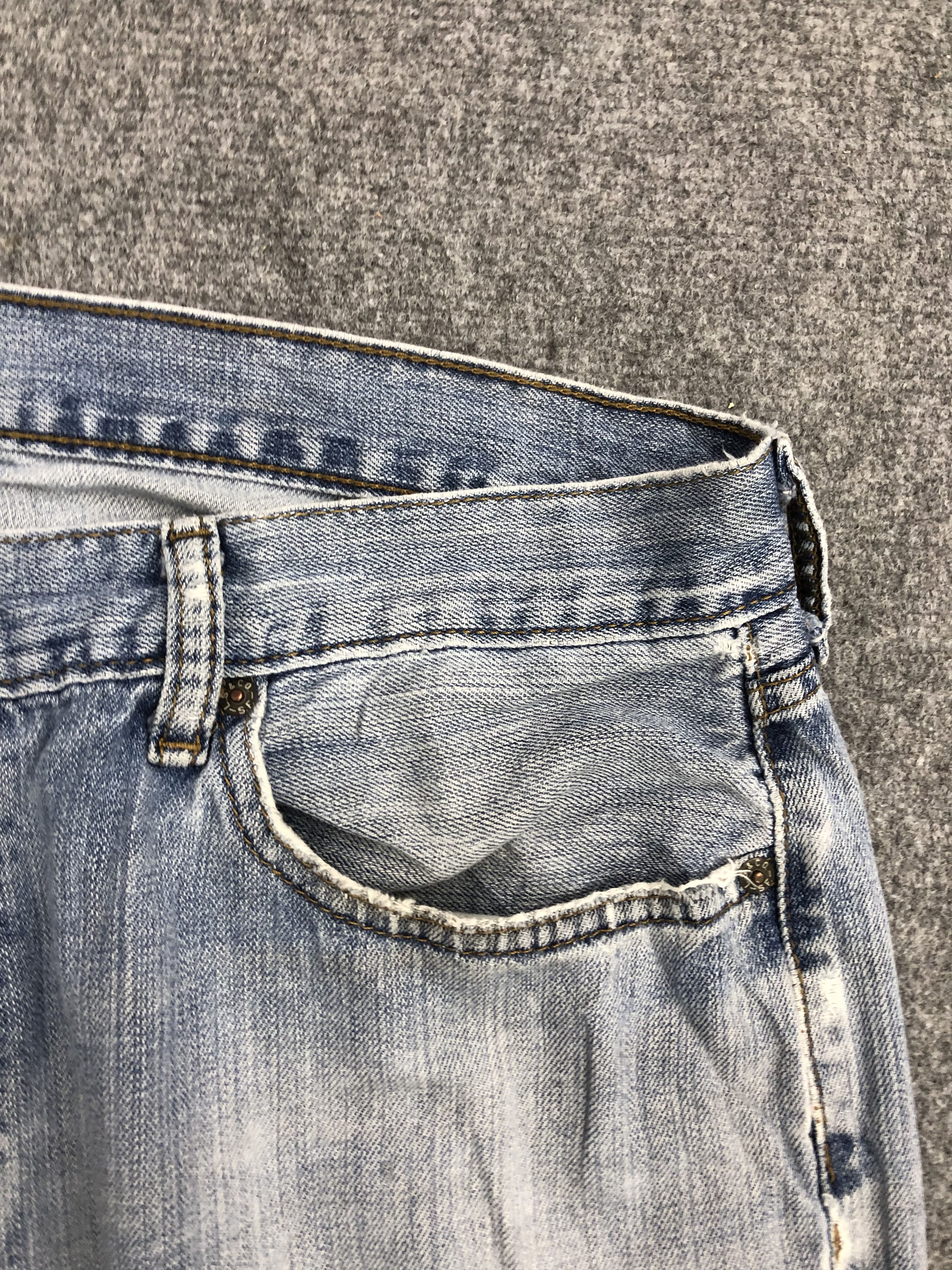 Levi's Vintage Levis 559 Light Wash Jeans DP1236 Size US 37 - 8 Thumbnail