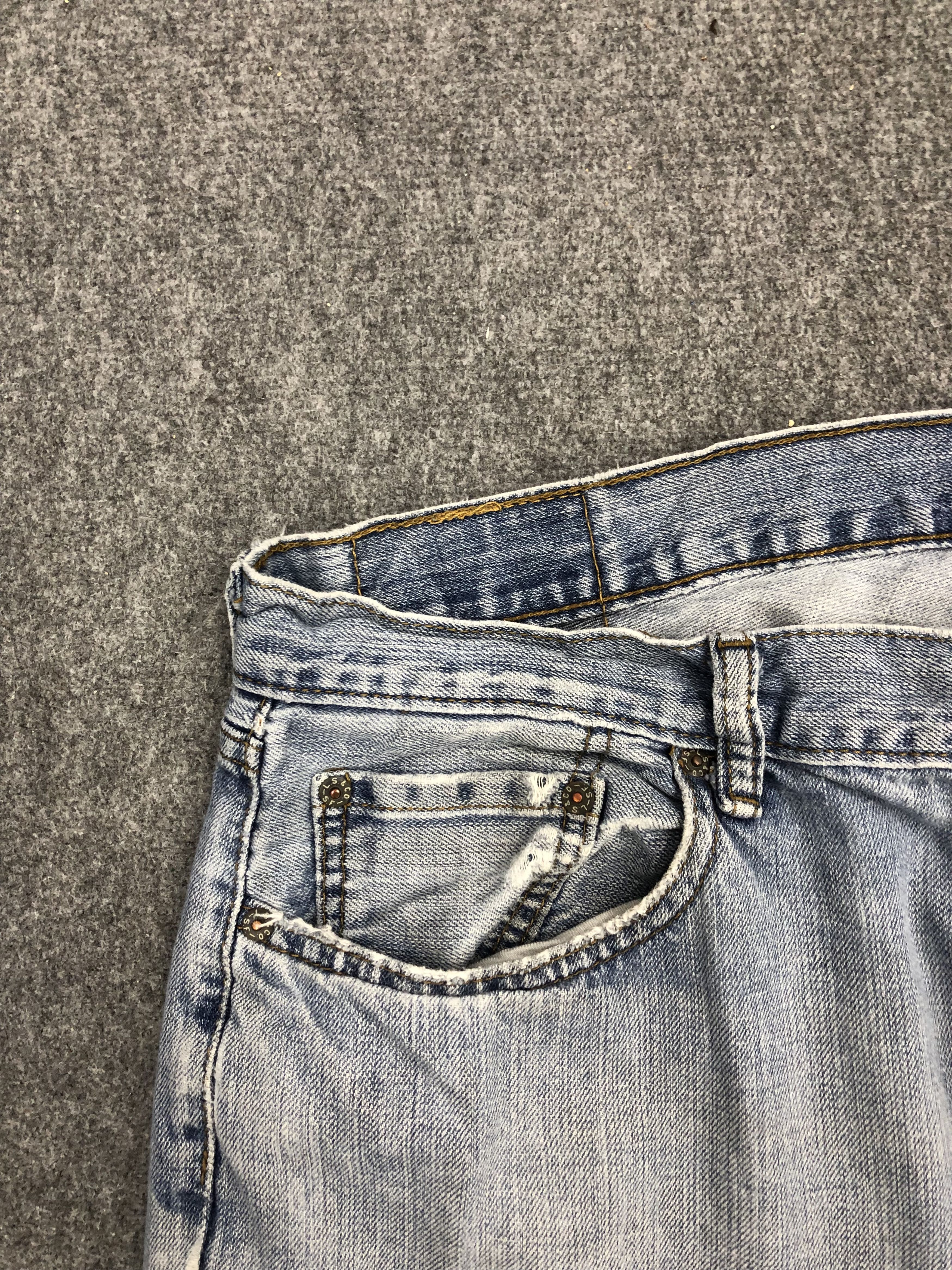 Levi's Vintage Levis 559 Light Wash Jeans DP1236 Size US 37 - 9 Thumbnail