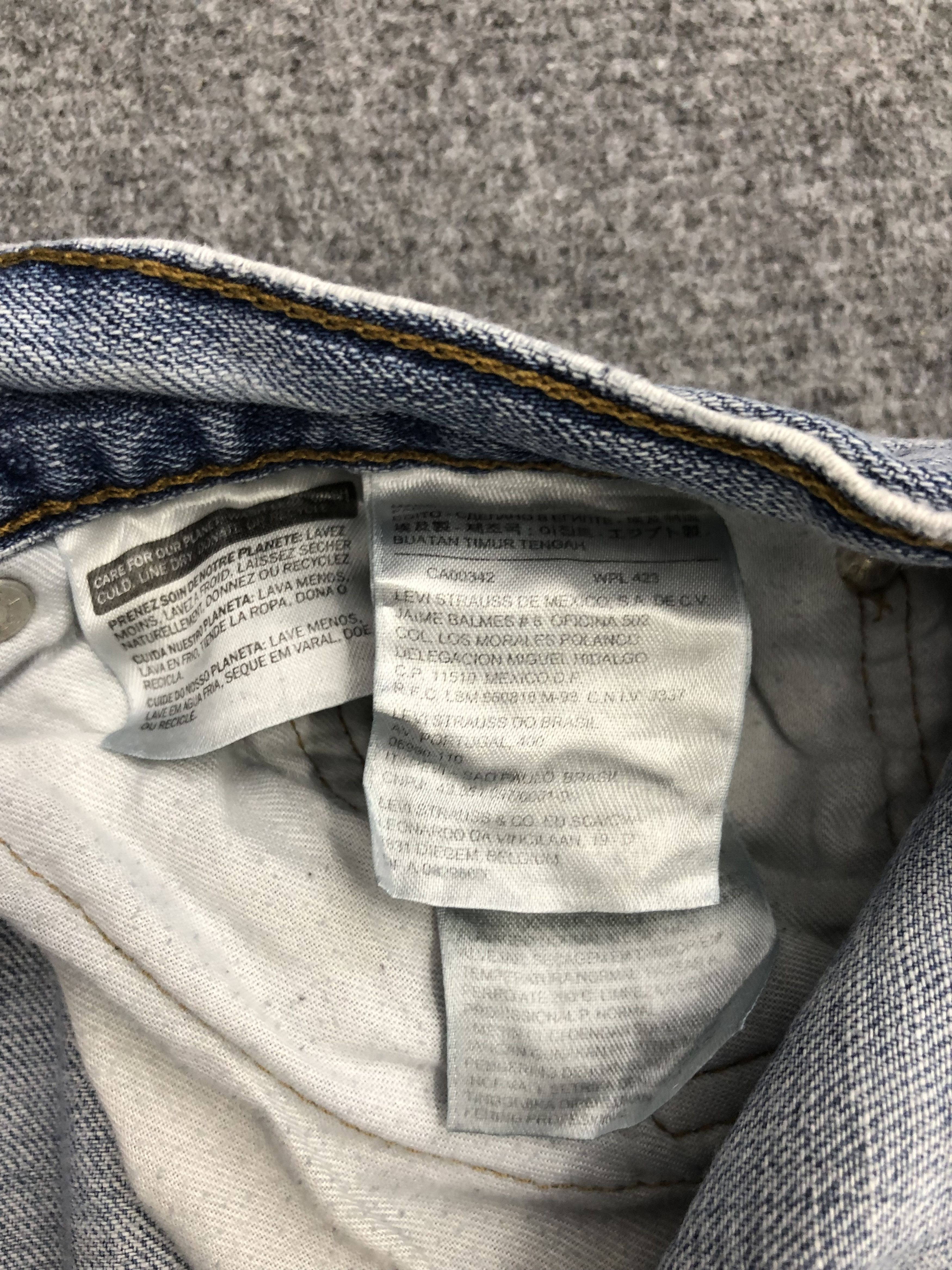 Levi's Vintage Levis 559 Light Wash Jeans DP1236 Size US 37 - 6 Thumbnail