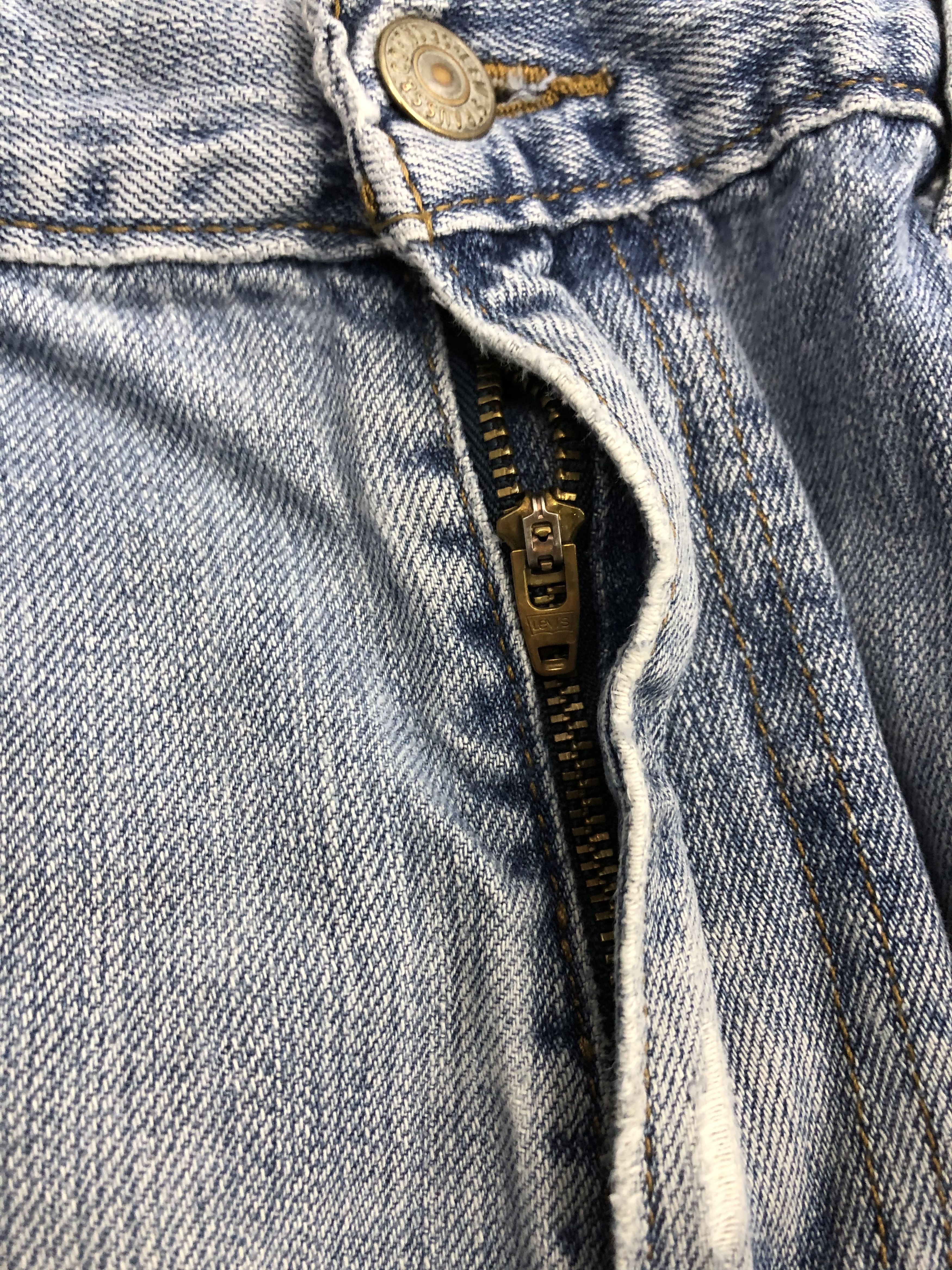 Levi's Vintage Levis 559 Light Wash Jeans DP1236 Size US 37 - 11 Thumbnail