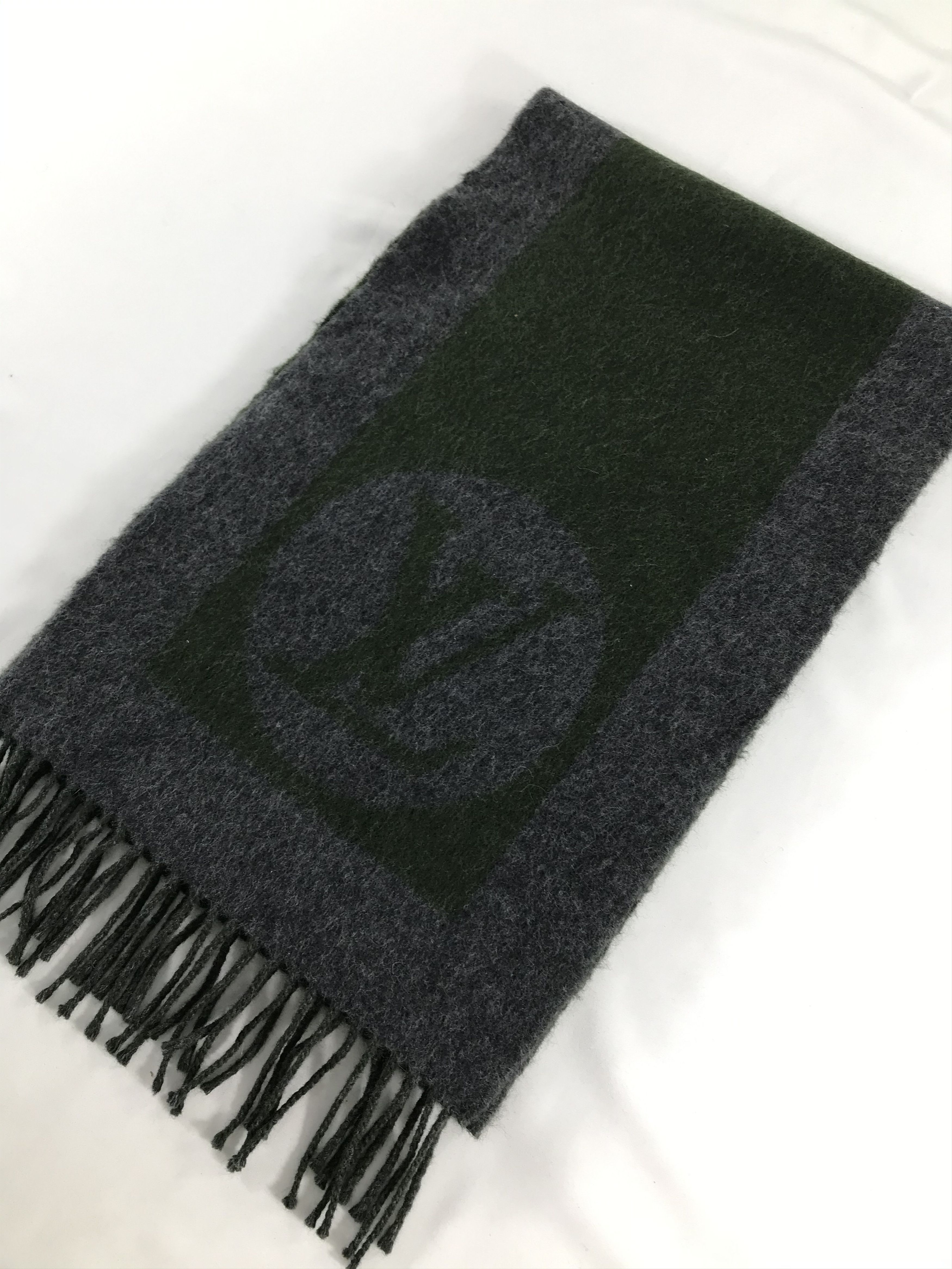 Louis Vuitton AUTHENTIC Louis Vuitton Cardiff Angora Scarf Muffler V401 Size ONE SIZE - 3 Thumbnail