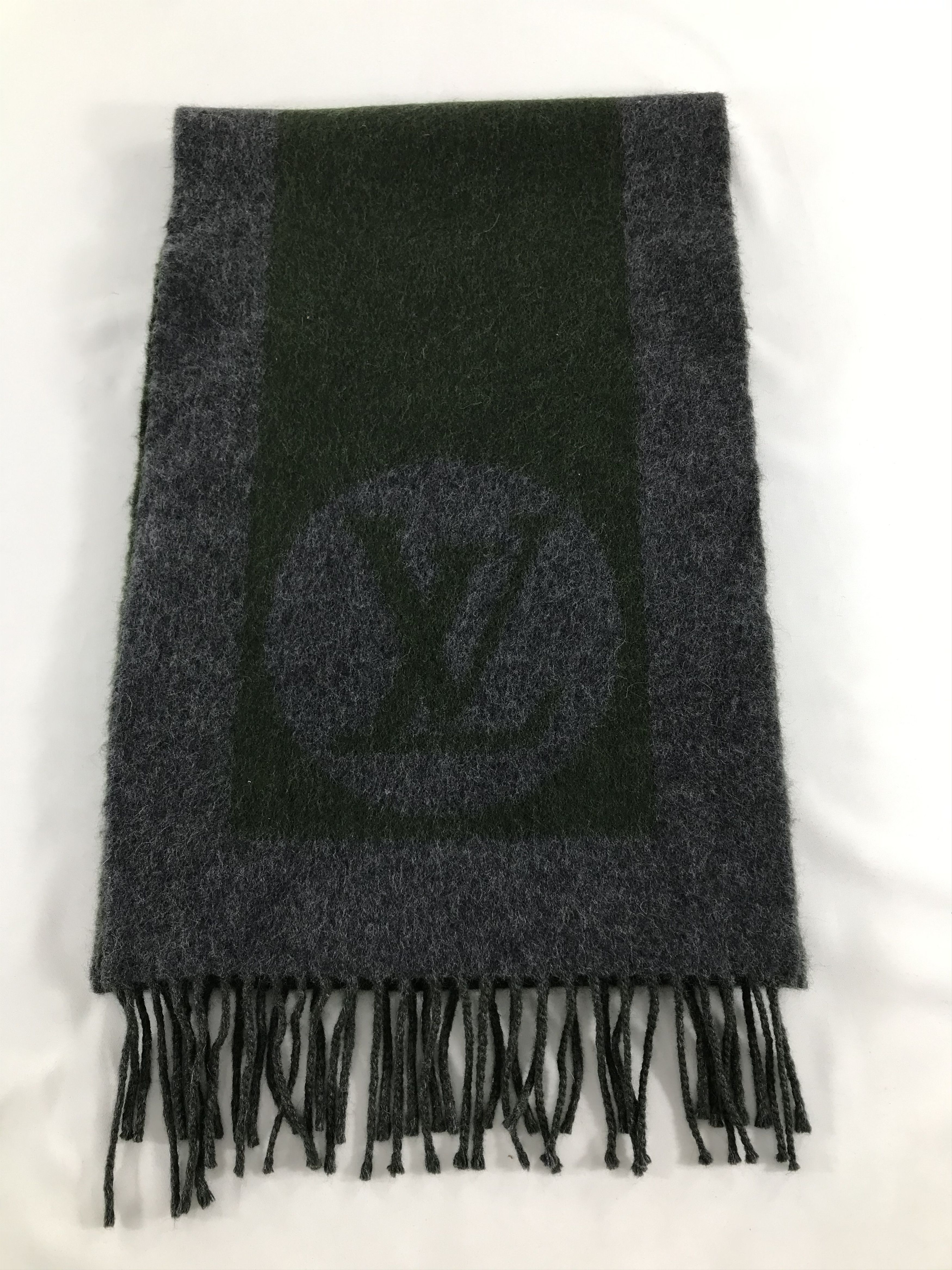 Louis Vuitton AUTHENTIC Louis Vuitton Cardiff Angora Scarf Muffler V401 Size ONE SIZE - 1 Thumbnail