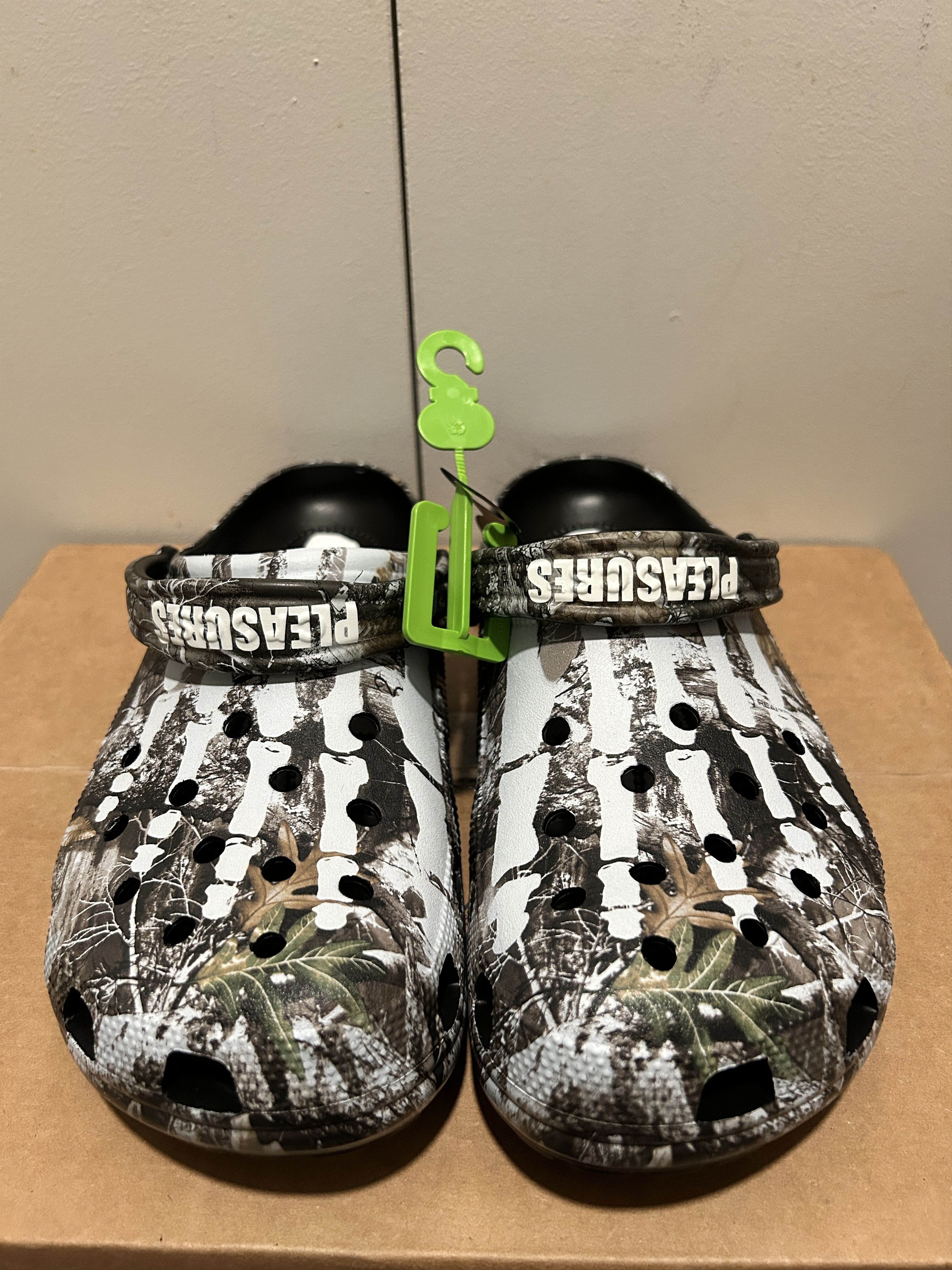 Crocs × Pleasures Crocs Classic Clog Pleasures Skeleton Camo Glow 2022 Size US 5 / EU 37 - 2 Thumbnail