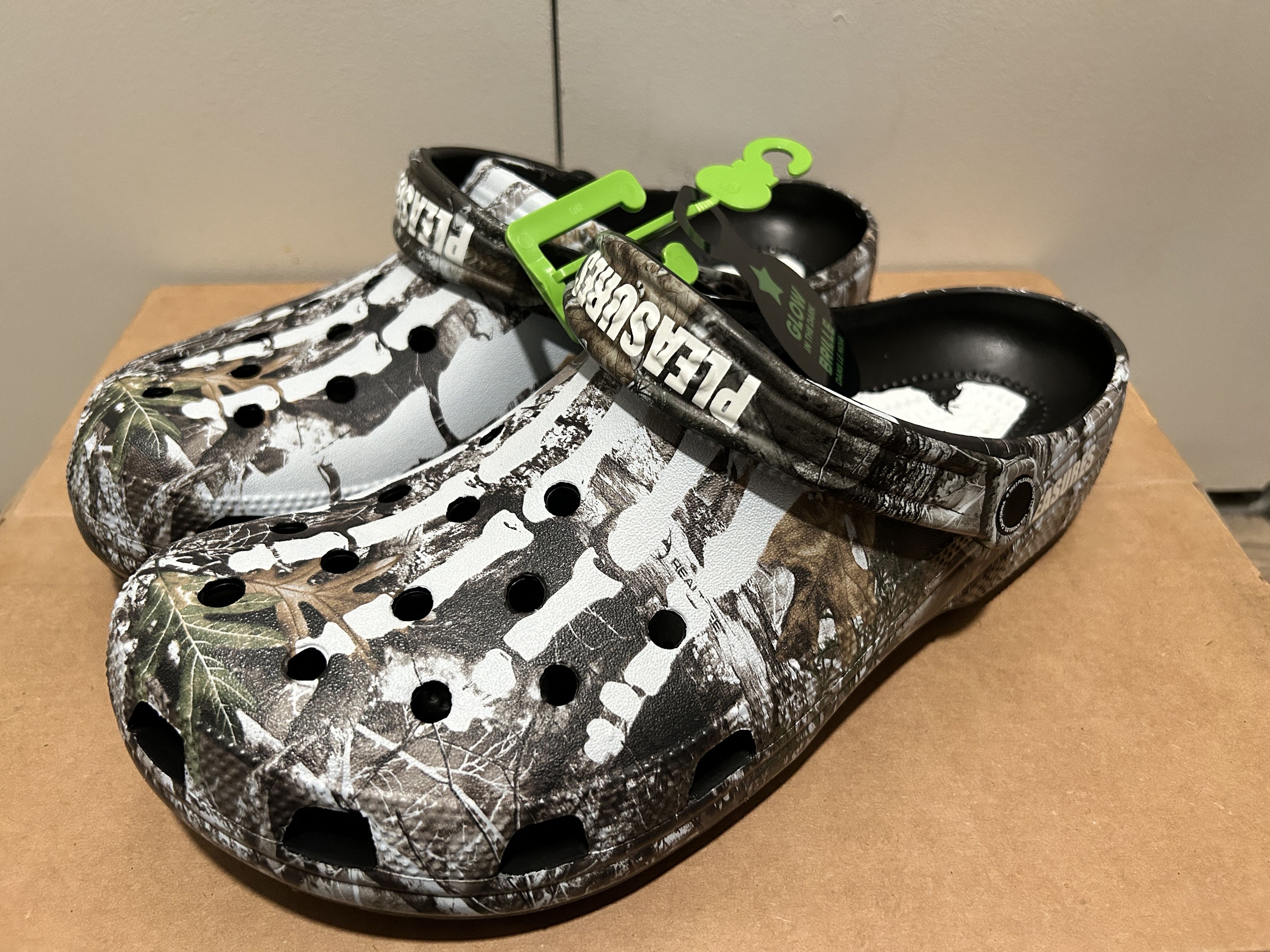 Crocs × Pleasures Crocs Classic Clog Pleasures Skeleton Camo Glow 2022 Size US 5 / EU 37 - 5 Thumbnail