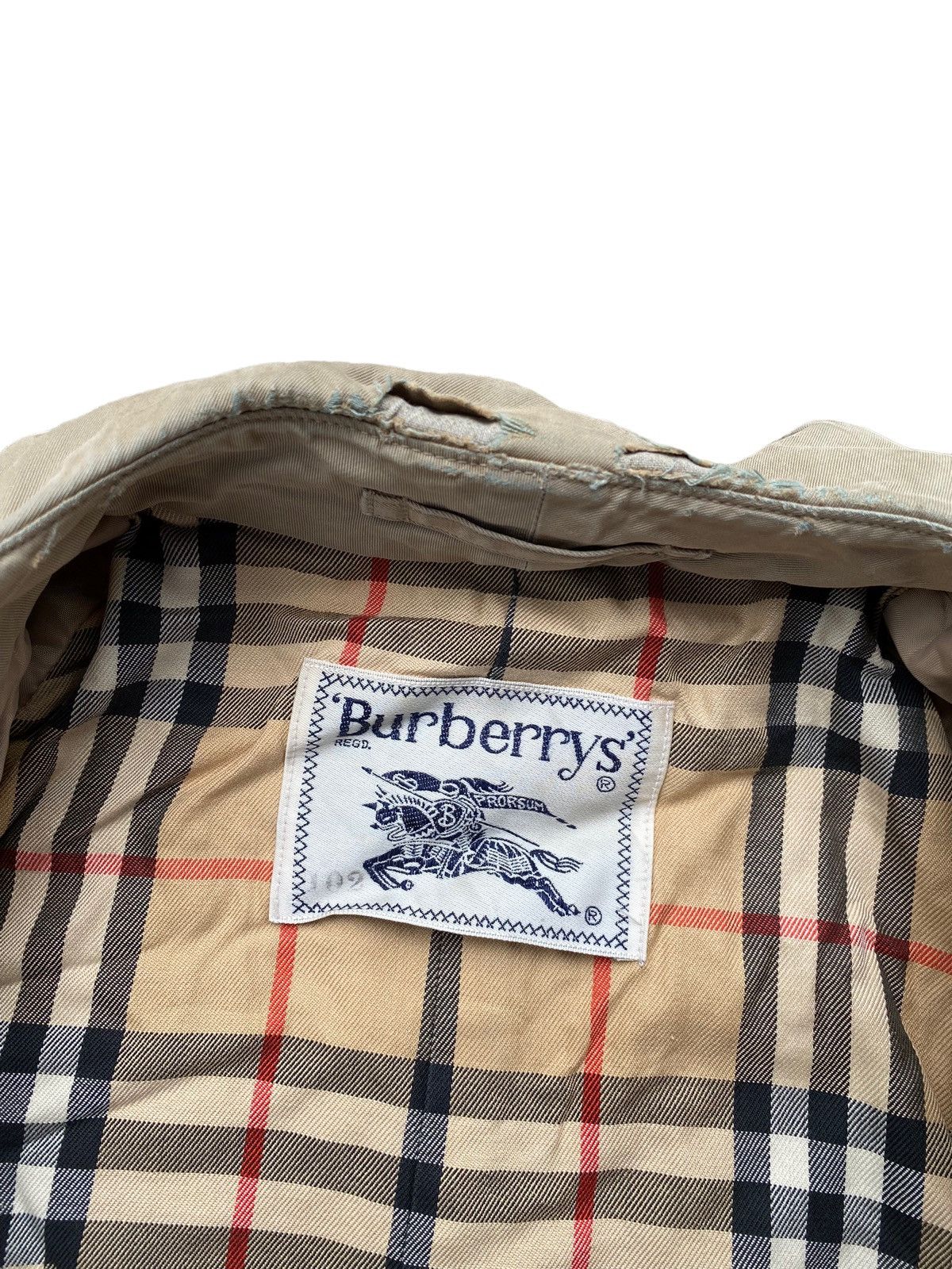 Burberry Burberry’s Trench Coat. #A4 Size US M / EU 48-50 / 2 - 8 Thumbnail