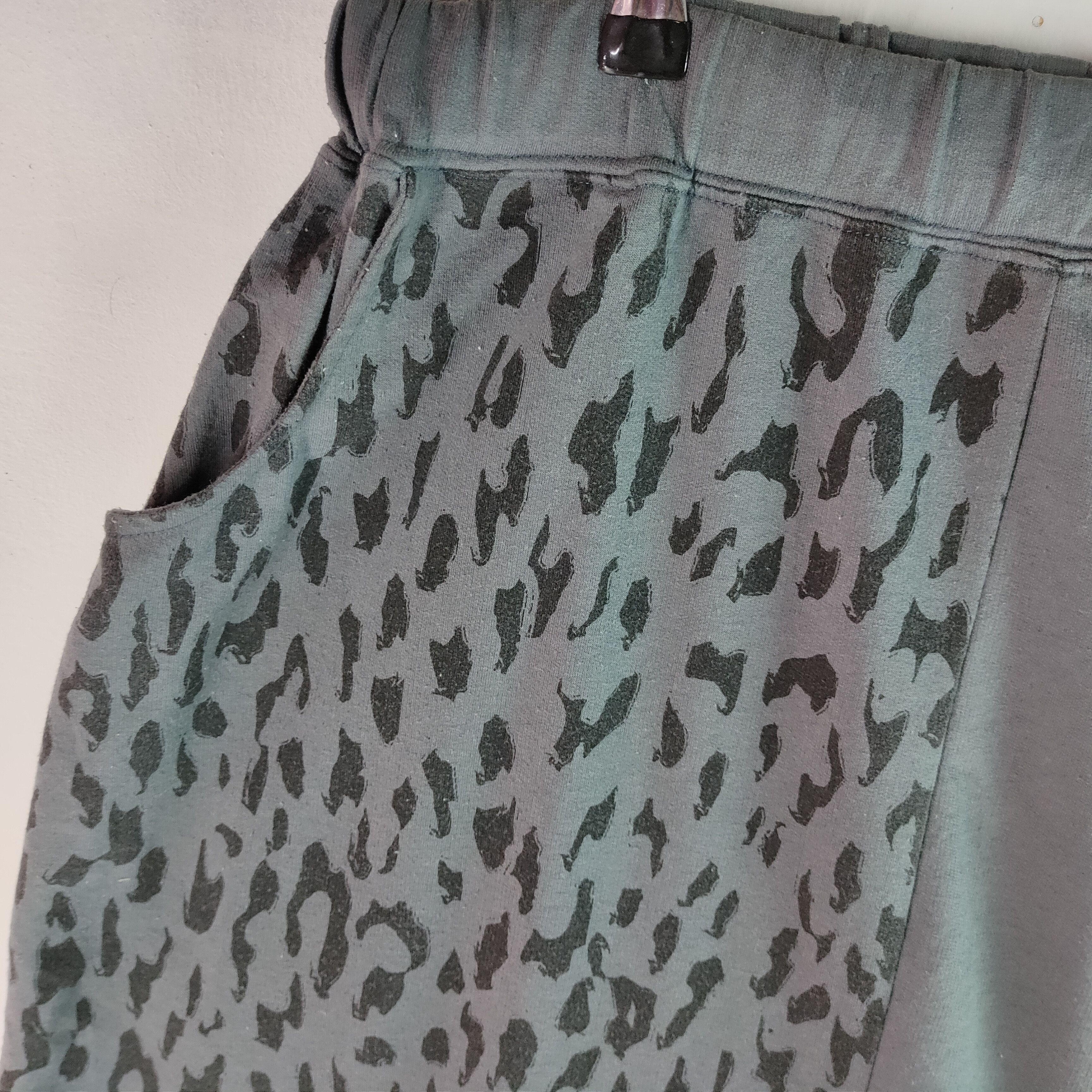 Playboy PLAYBOY Golden Bunny Logo Cheetah Pattern Quarter Pant Size US 34 / EU 50 - 3 Thumbnail