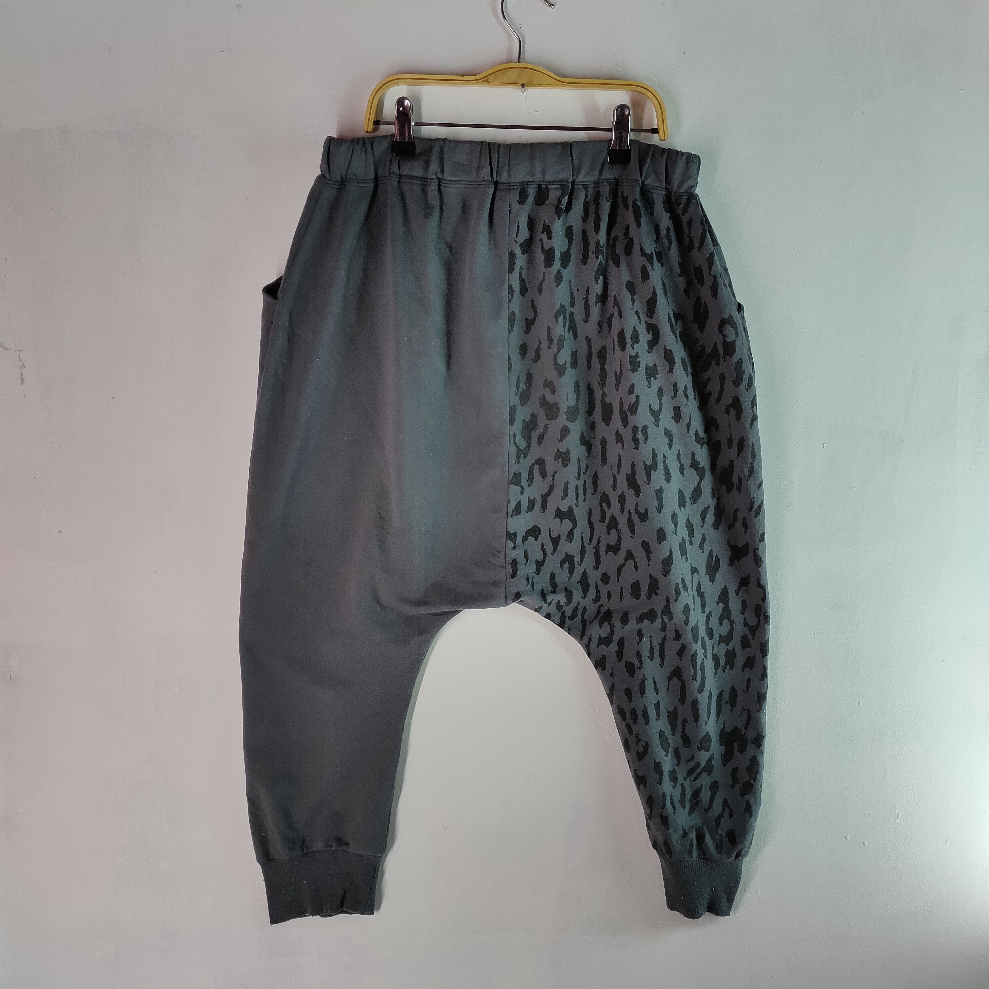 Playboy PLAYBOY Golden Bunny Logo Cheetah Pattern Quarter Pant Size US 34 / EU 50 - 5 Thumbnail