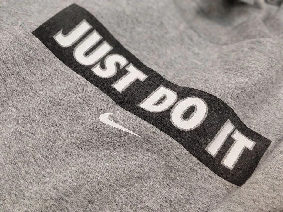 Nike Vintage 90's Nike Gray Center logo T Shirt Tee Size US L / EU 52-54 / 3 - 7 Thumbnail