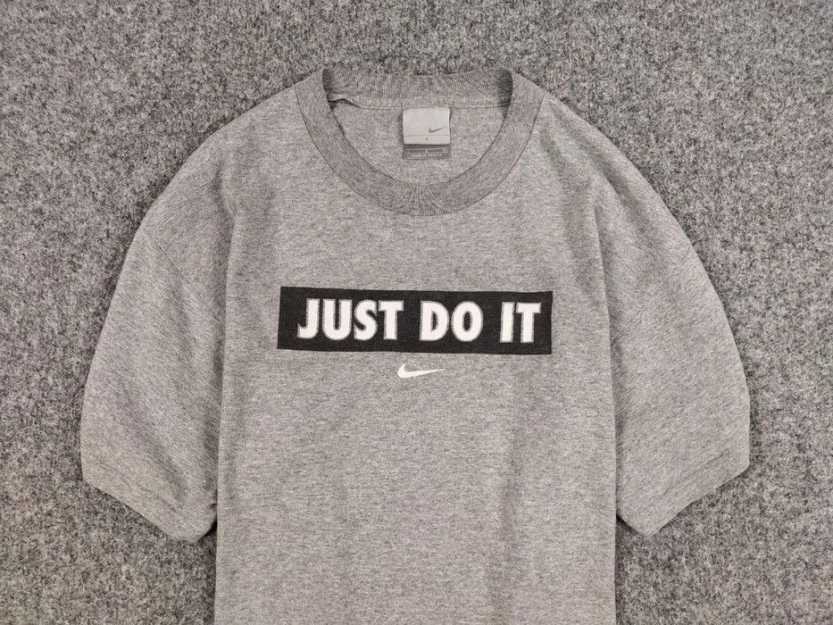 Nike Vintage 90's Nike Gray Center logo T Shirt Tee Size US L / EU 52-54 / 3 - 3 Thumbnail