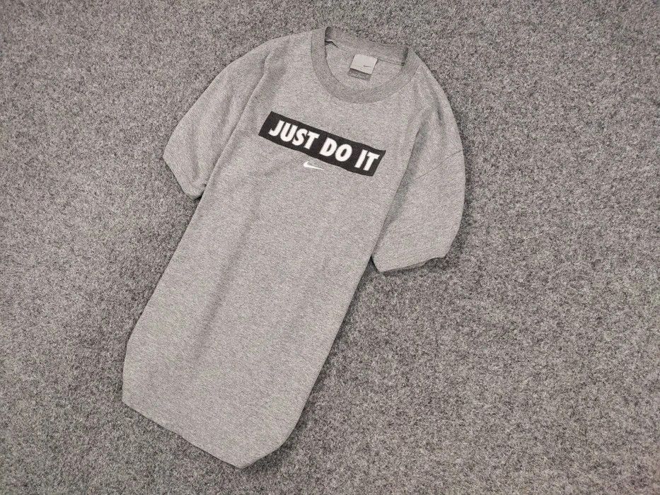 Nike Vintage 90's Nike Gray Center logo T Shirt Tee Size US L / EU 52-54 / 3 - 2 Thumbnail