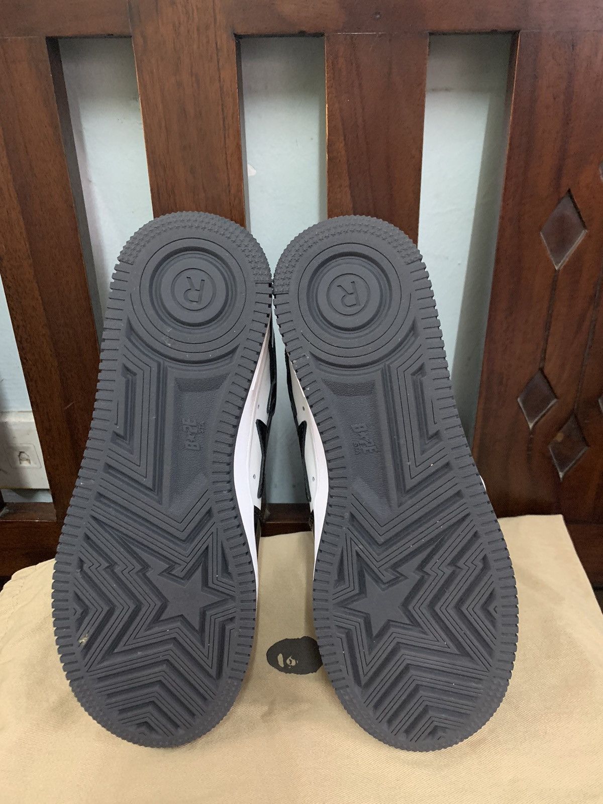 Bape A BATHING APE BAPESTA LOW BLACKWHITE PANDA Size US 8 / EU 41 - 10 Thumbnail