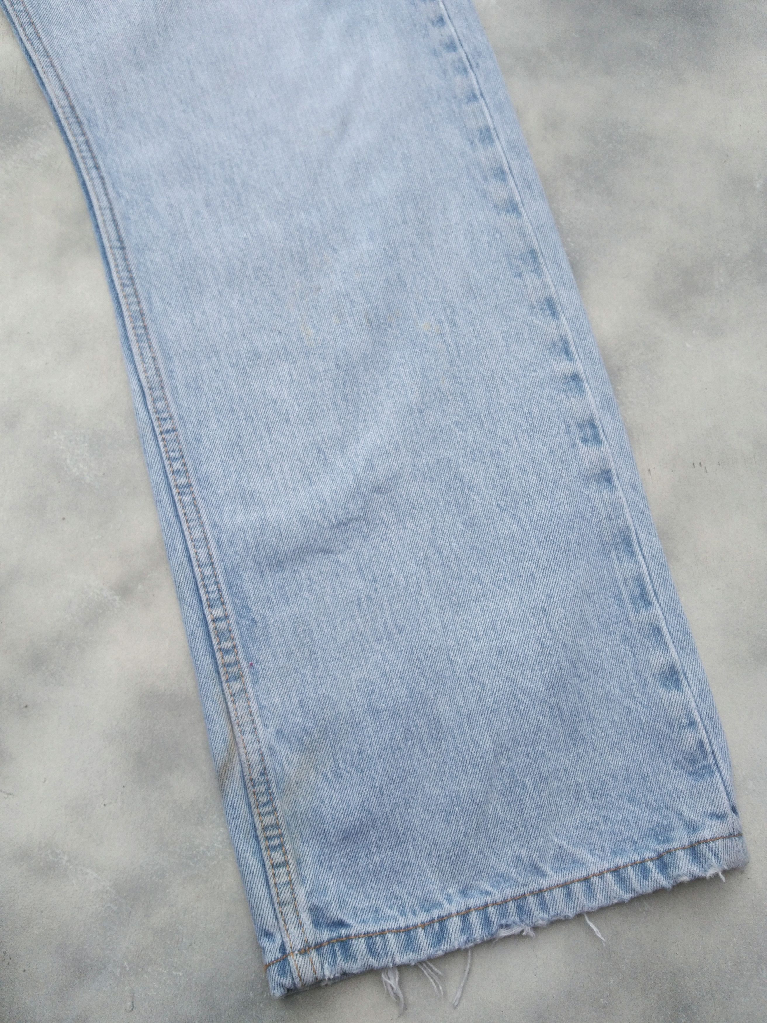 Levi's Vintage Levis Jeans 505 Light Wash Distressed Denim 40x30 Size US 40 / EU 56 - 6 Thumbnail