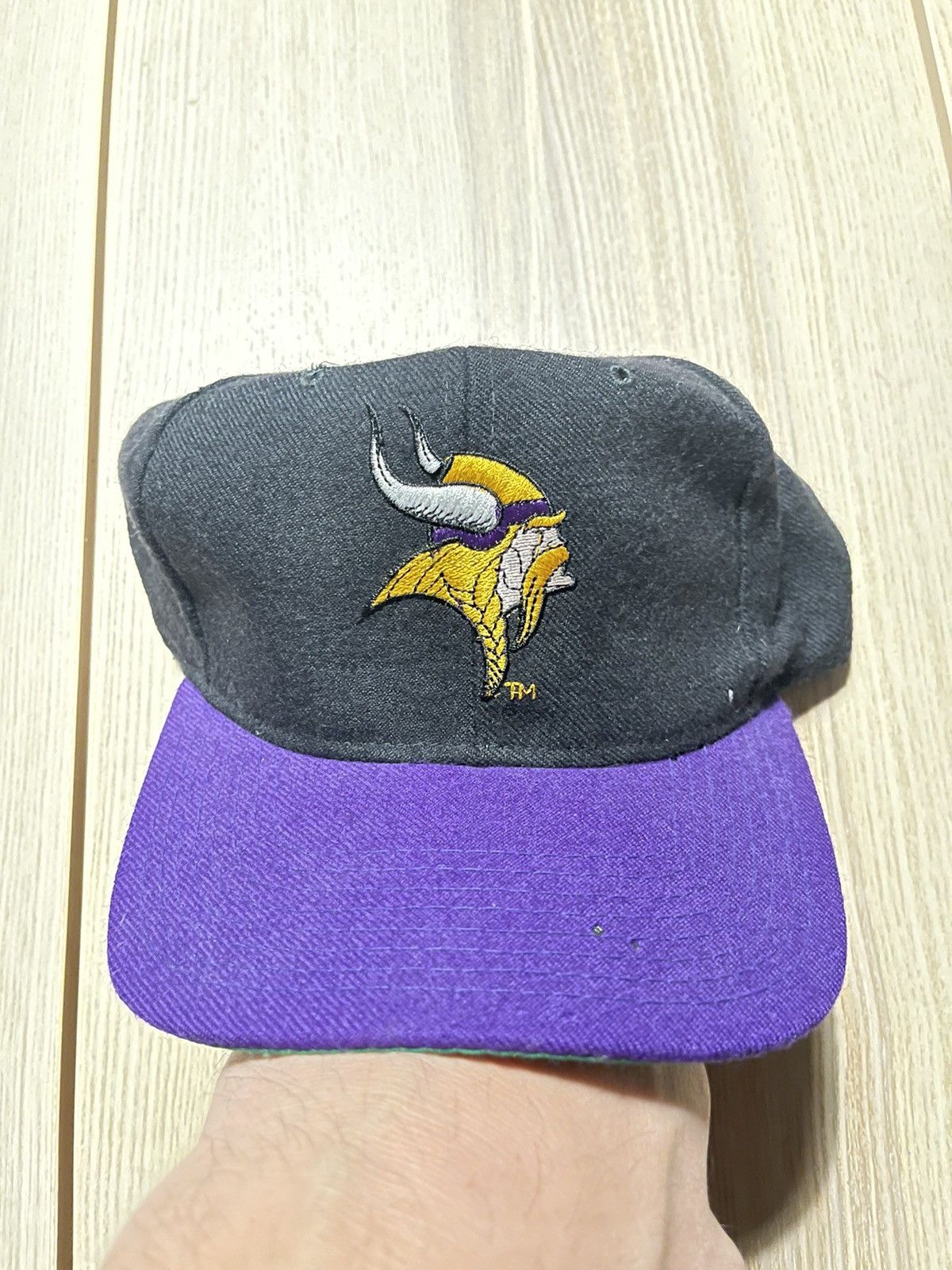 Vintage STARTER Minnesota Vikings Logo Wool Snapback Hat