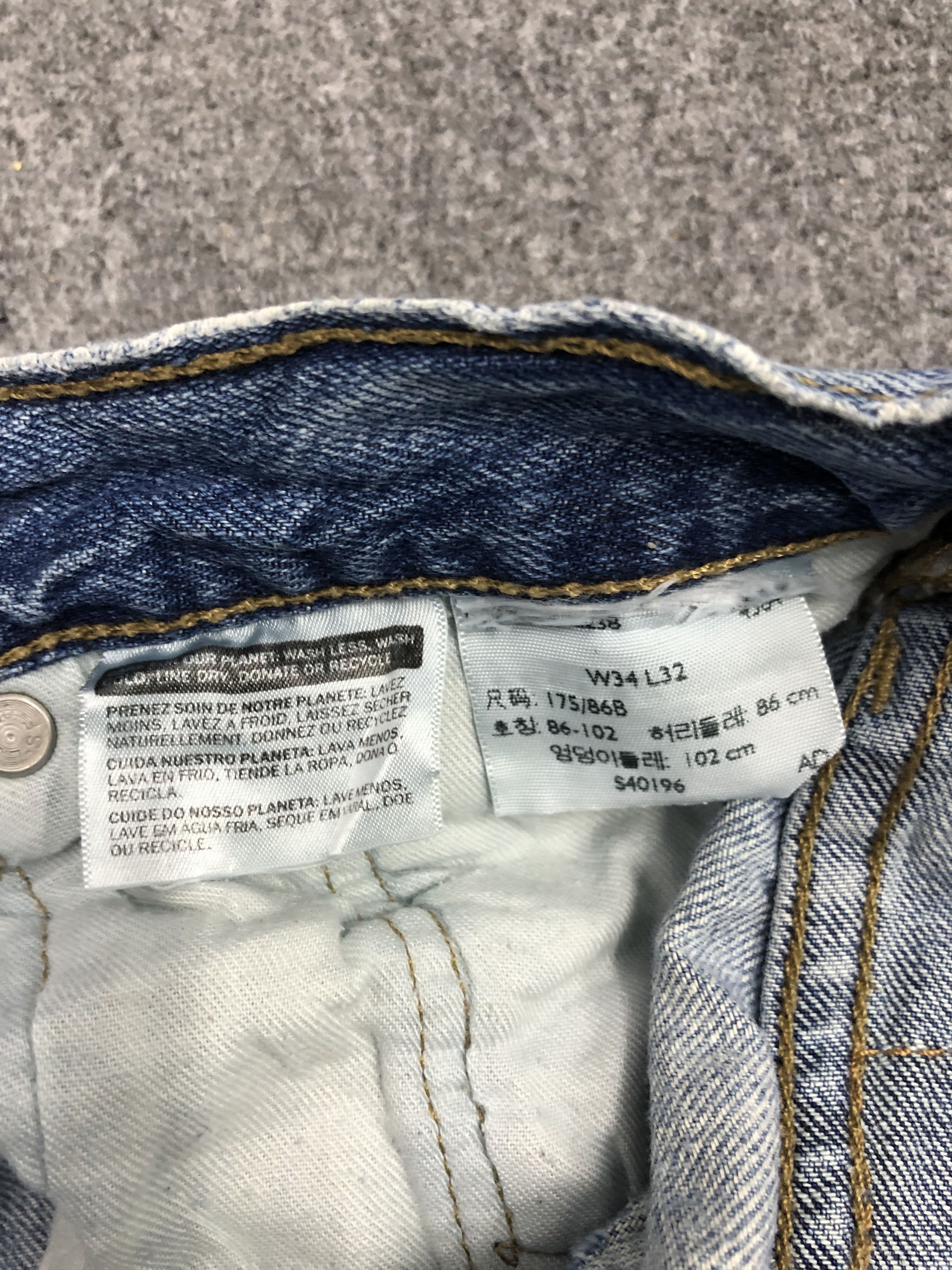 Levi's Vintage Levis 501 Light Wash Denim Jeans DP1214 Size US 30 / EU 46 - 11 Thumbnail