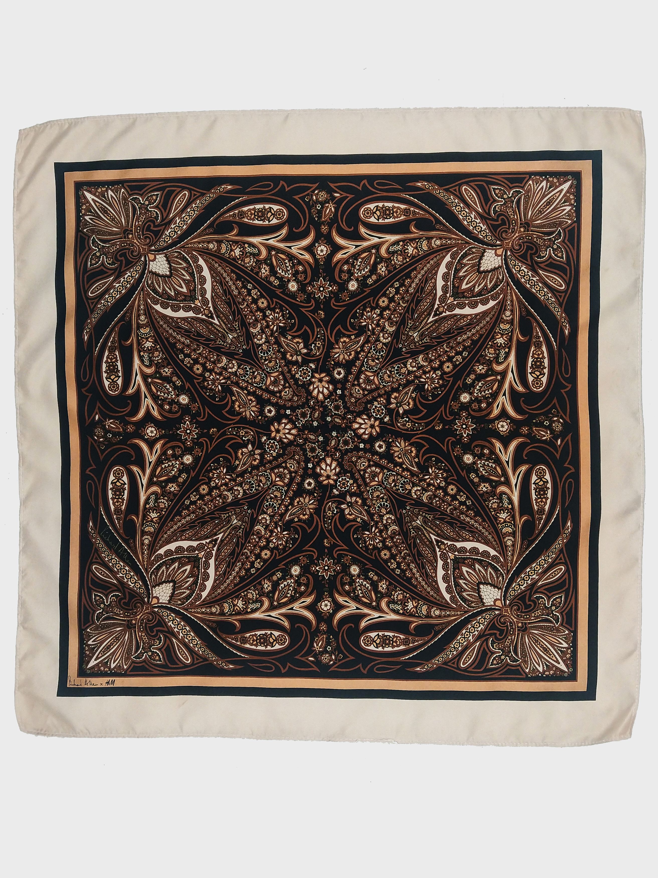 Designer × H&M Richard Allan x H&M. collectible signature scarf Size ONE SIZE - 2 Thumbnail
