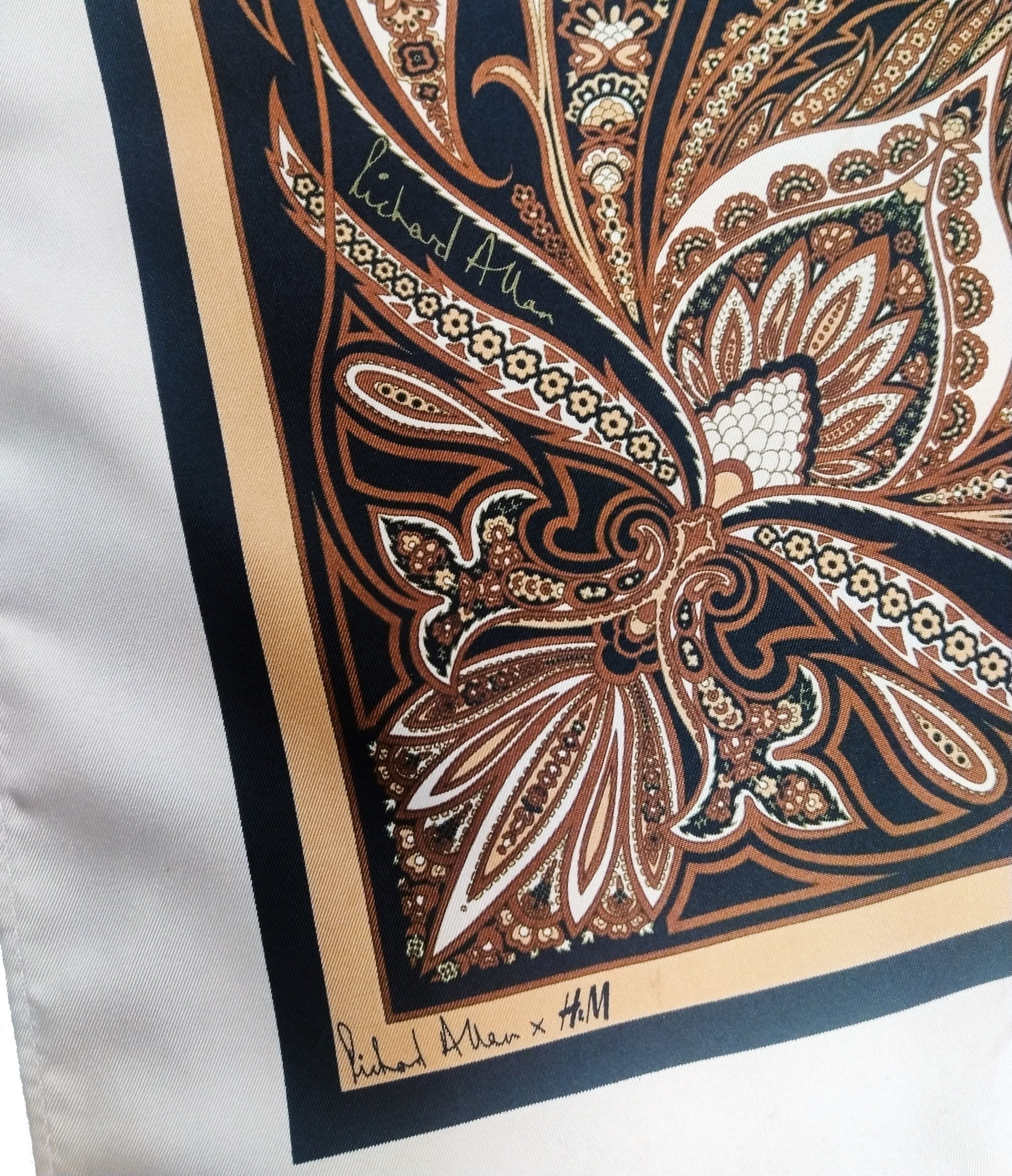 Designer × H&M Richard Allan x H&M. collectible signature scarf Size ONE SIZE - 1 Thumbnail