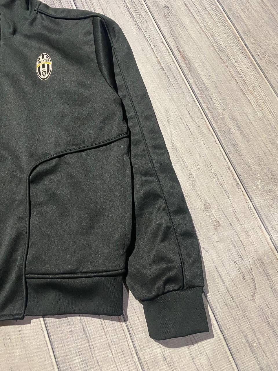 Nike Vintage Nike Juventus Training Jacket 00s Swoosh Big Logo Size US L / EU 52-54 / 3 - 11 Thumbnail