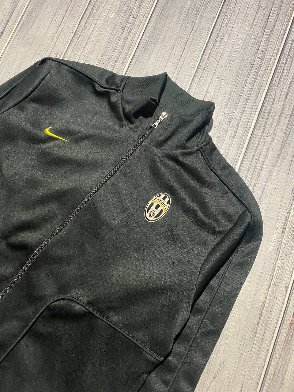 Nike Vintage Nike Juventus Training Jacket 00s Swoosh Big Logo Size US L / EU 52-54 / 3 - 4 Thumbnail