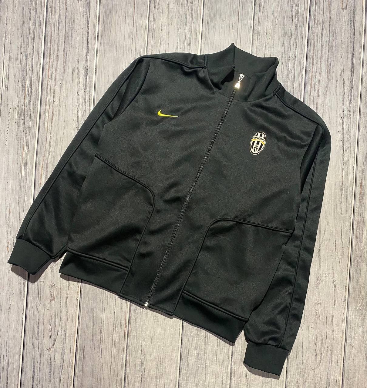 Nike Vintage Nike Juventus Training Jacket 00s Swoosh Big Logo Size US L / EU 52-54 / 3 - 1 Thumbnail