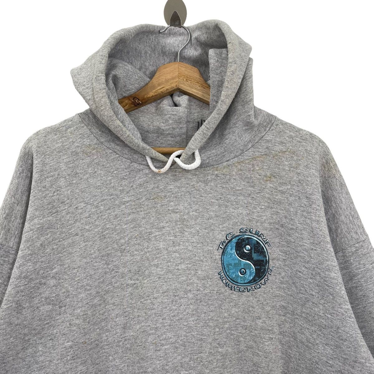 Vintage Vintage 90s Town & Country Big Logo Pullover Hoodies Size M Size US M / EU 48-50 / 2 - 7 Thumbnail