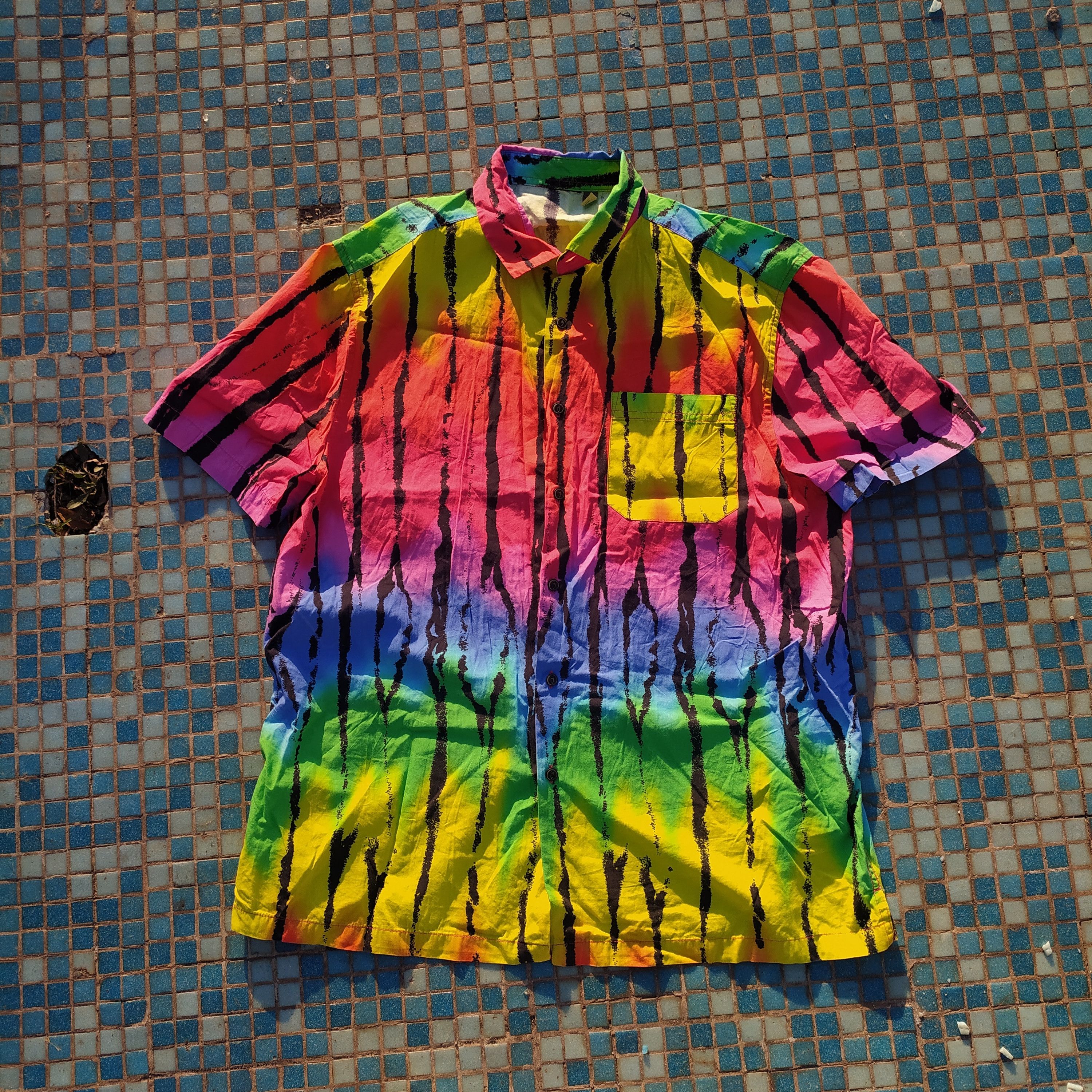 Crazy Shirts Vintage Y2K Hawaiian style Camp collar Art rainbow Shirt