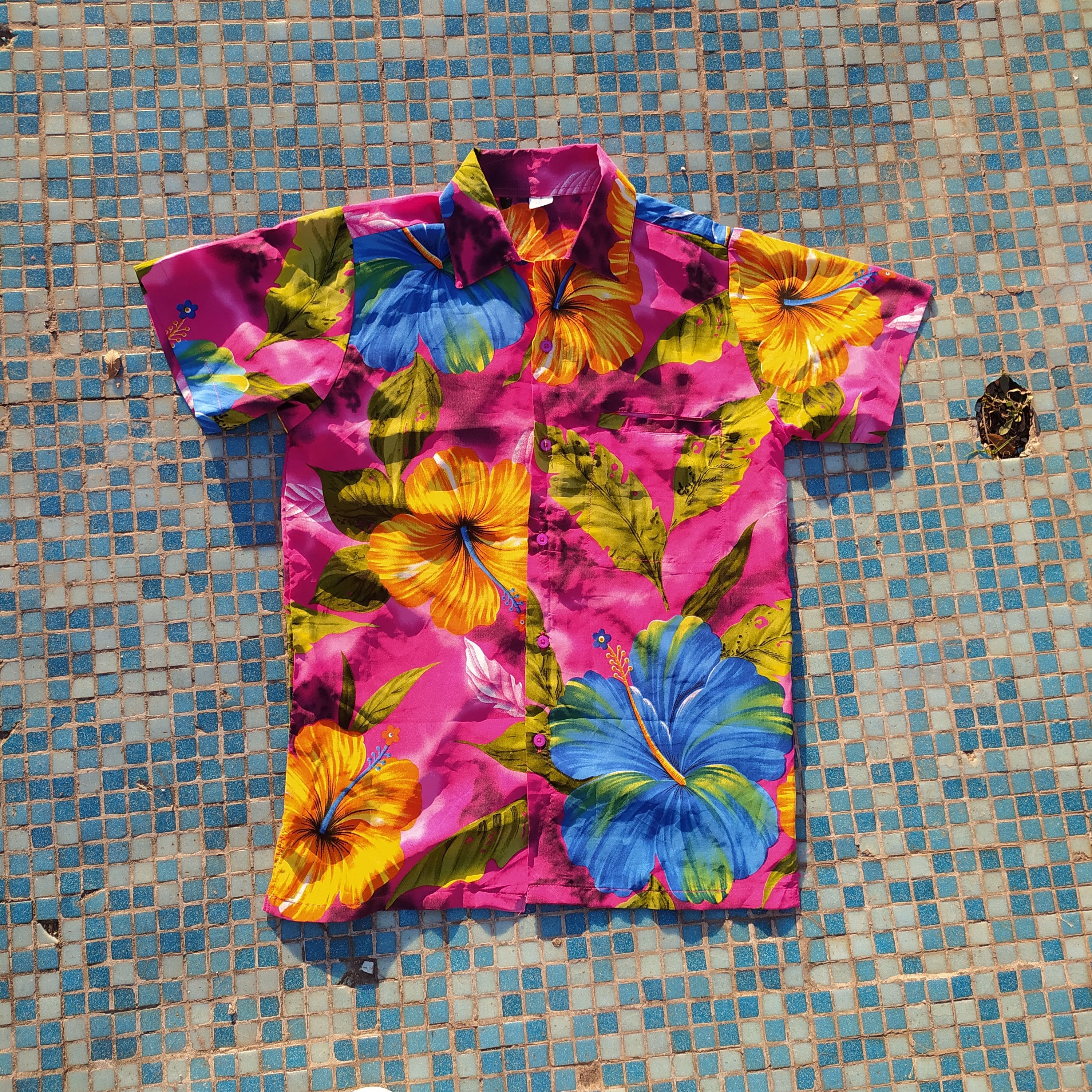 Crazy Shirts Vintage Y2K Hawaiian style Camp collar Flowers Art Shirt