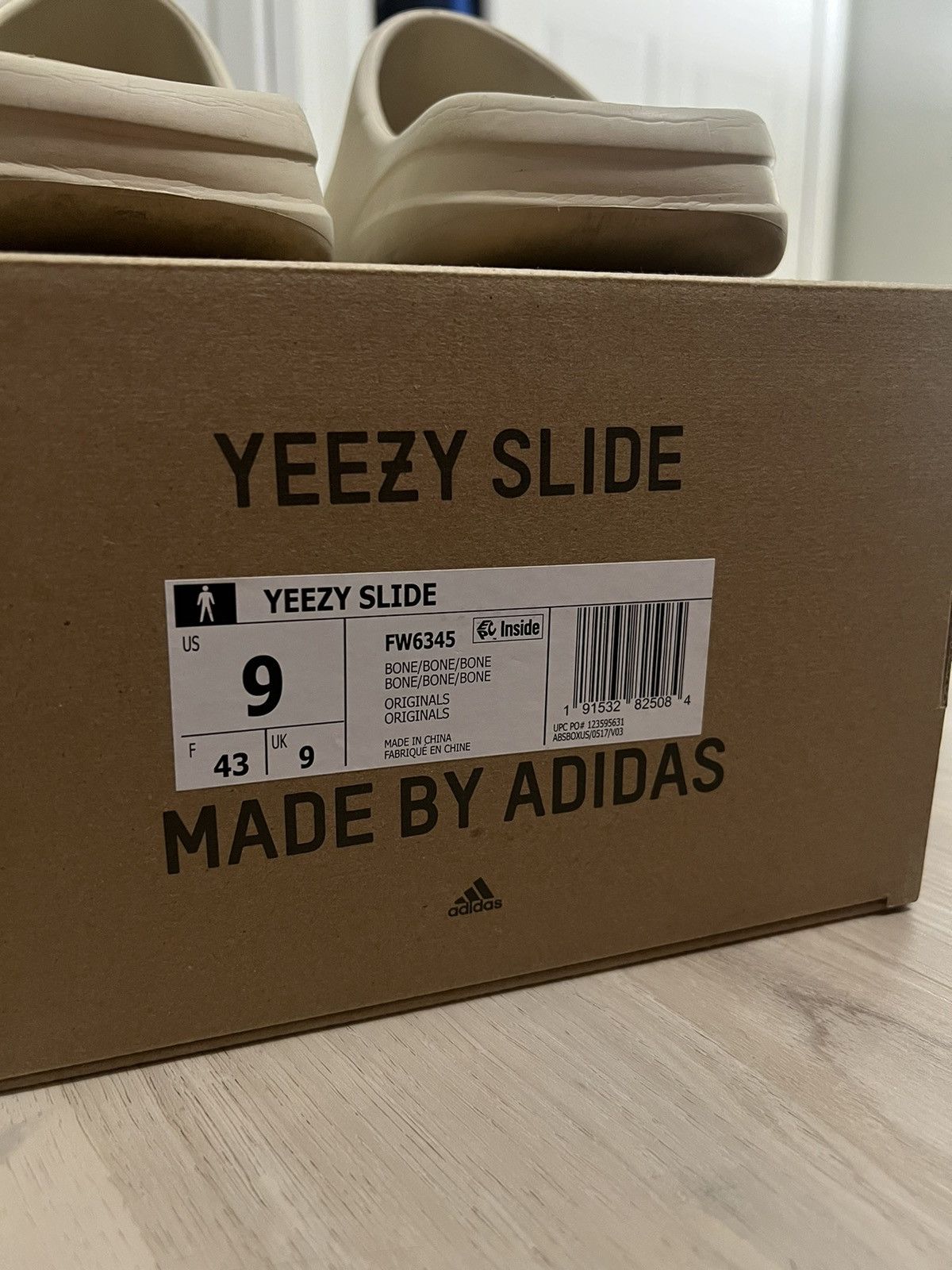 Adidas × Kanye West Yeezy Slides Bone Size US 9 / EU 42 - 5 Thumbnail