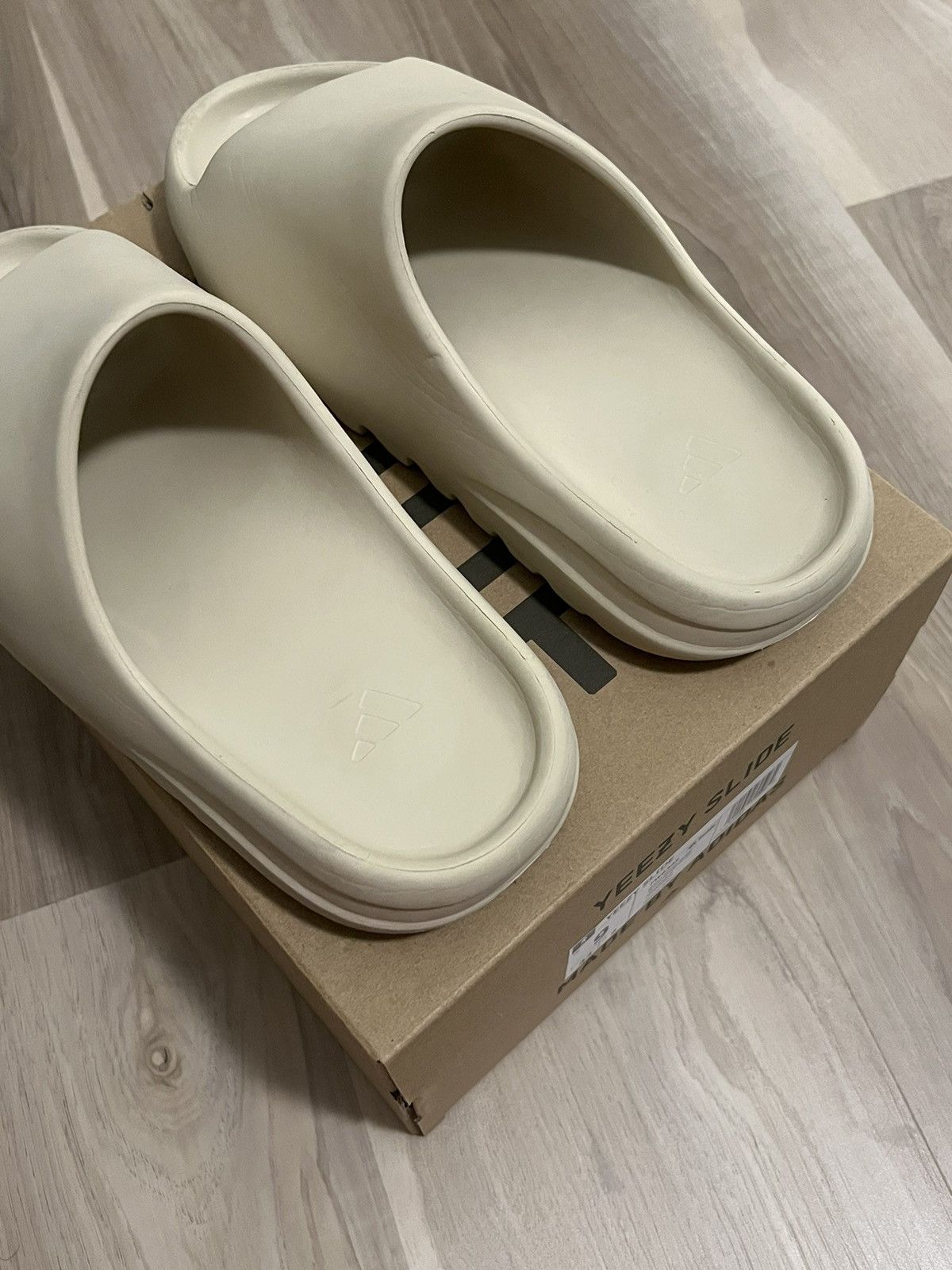 Adidas × Kanye West Yeezy Slides Bone Size US 9 / EU 42 - 3 Thumbnail
