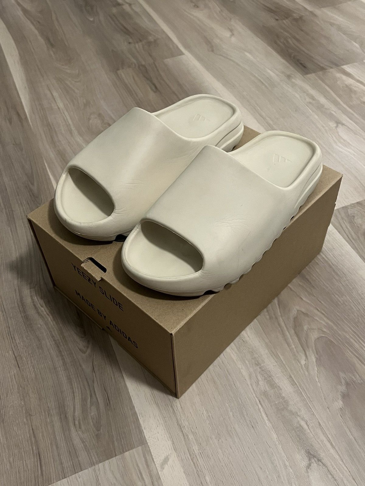 Adidas × Kanye West Yeezy Slides Bone Size US 9 / EU 42 - 1 Thumbnail