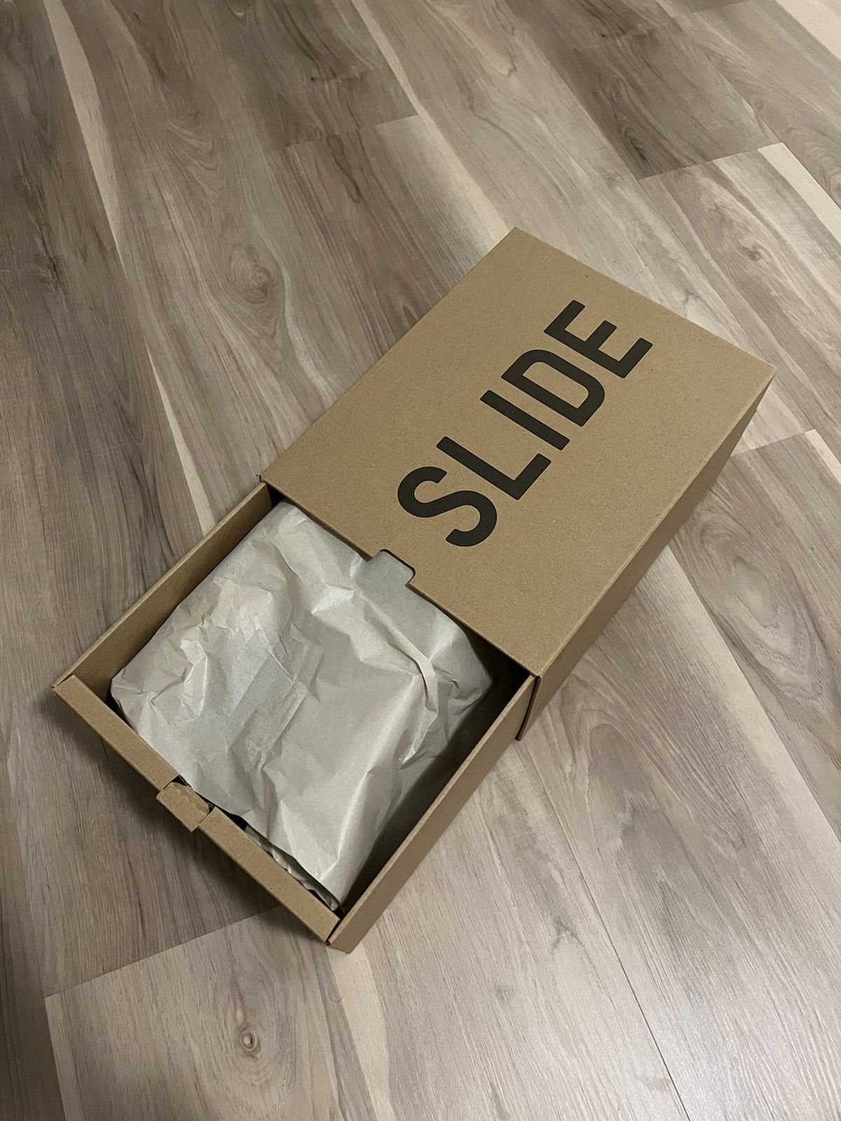 Adidas × Kanye West Yeezy Slides Bone Size US 9 / EU 42 - 7 Thumbnail