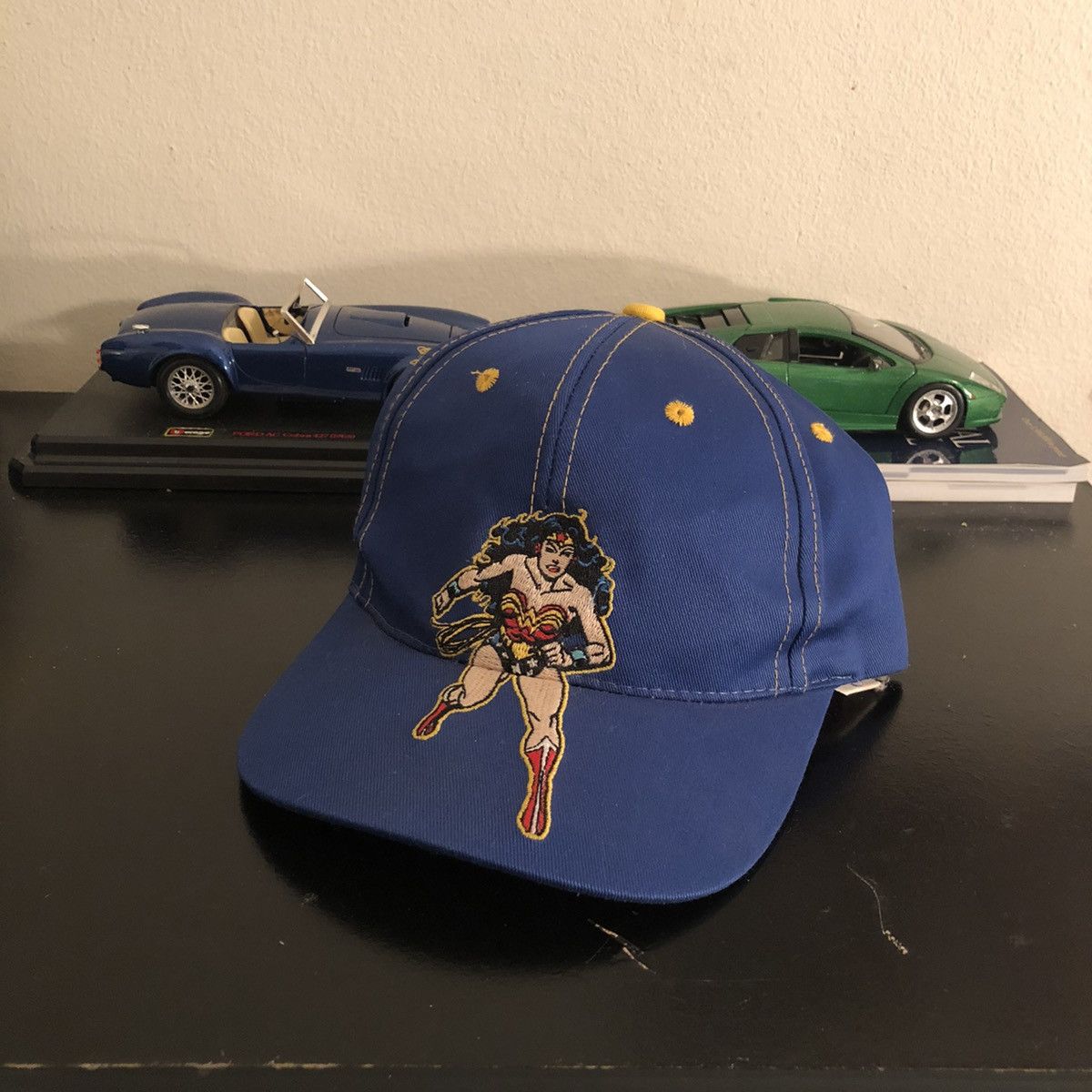 DC Comics Vintage 1997 DC Comics Wonder Woman six flags snapback hat Size ONE SIZE - 1 Preview