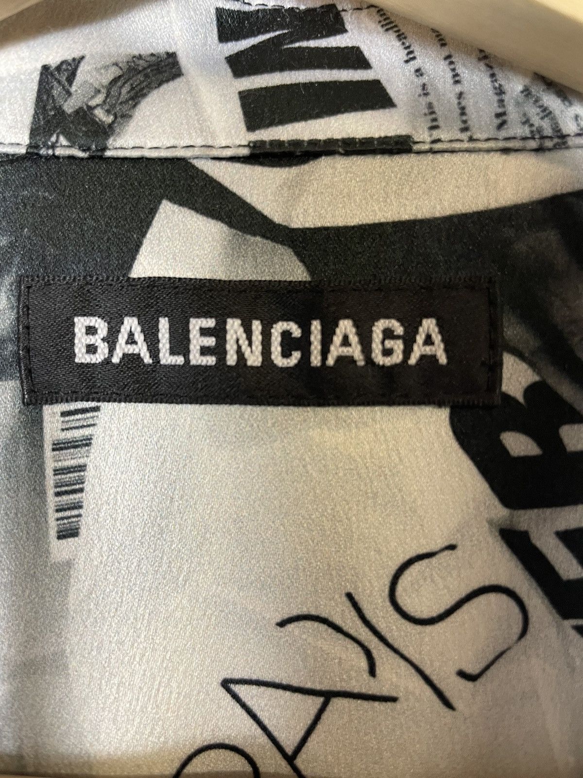 Balenciaga Balenciaga Newspaper Magazine Button Up Shirt - Size 39 Size US L / EU 52-54 / 3 - 4 Thumbnail