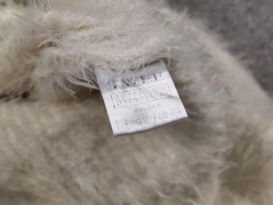 Japanese Brand Vintage Japanese White Mohair Style Fuzzy Y2K Sweater Size US S / EU 44-46 / 1 - 9 Thumbnail