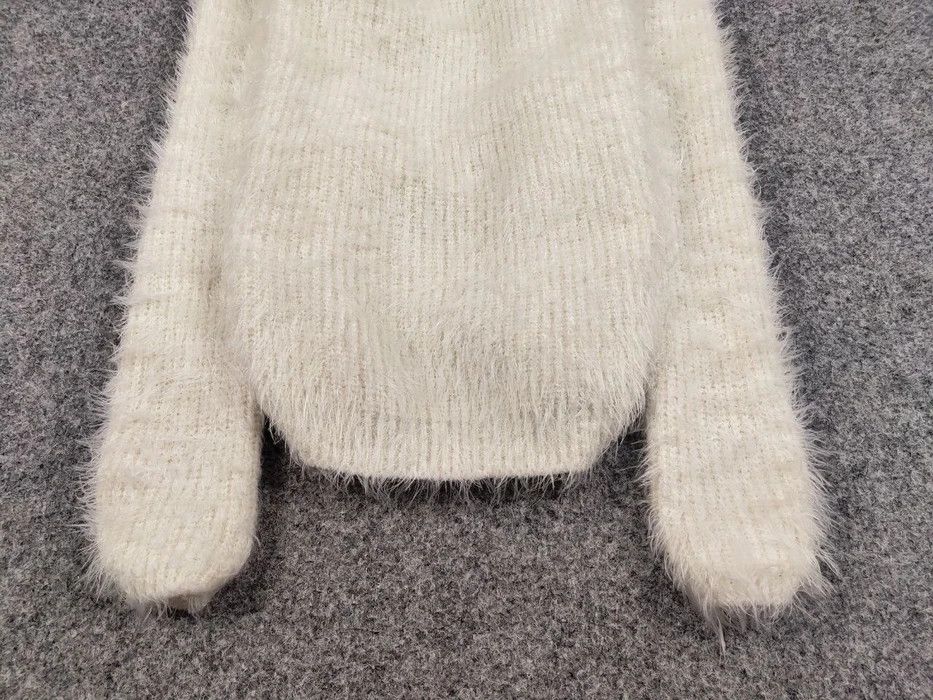 Japanese Brand Vintage Japanese White Mohair Style Fuzzy Y2K Sweater Size US S / EU 44-46 / 1 - 4 Thumbnail