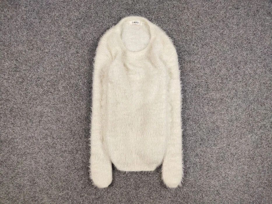Japanese Brand Vintage Japanese White Mohair Style Fuzzy Y2K Sweater Size US S / EU 44-46 / 1 - 1 Thumbnail