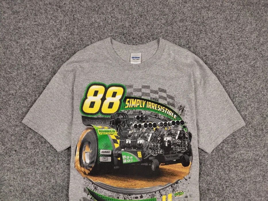 NASCAR Vintage Nascar Tractor Pulling simply irresistible T shirt Size US L / EU 52-54 / 3 - 3 Thumbnail