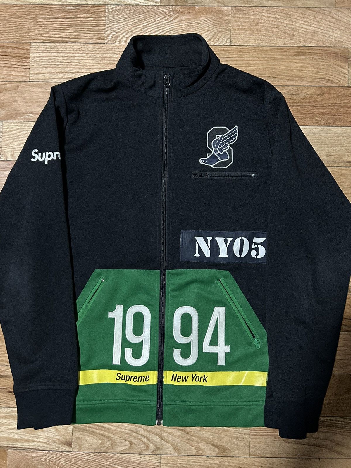 ジョージタウン ホヤス ダウンジャケット スタジャン NCAA Supreme Supreme®/Mitchell & Ness® NCAA – News – Supreme
