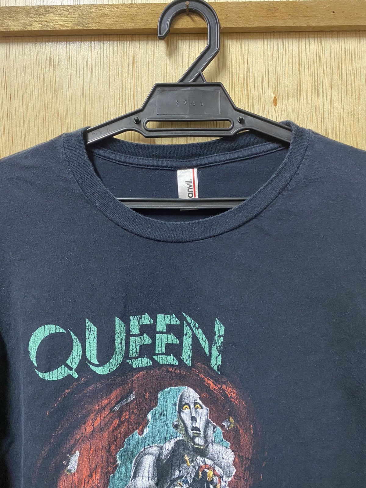 Band Tees × Vintage Queen Tour of The World Crop Tee Size US L / EU 52-54 / 3 - 5 Thumbnail