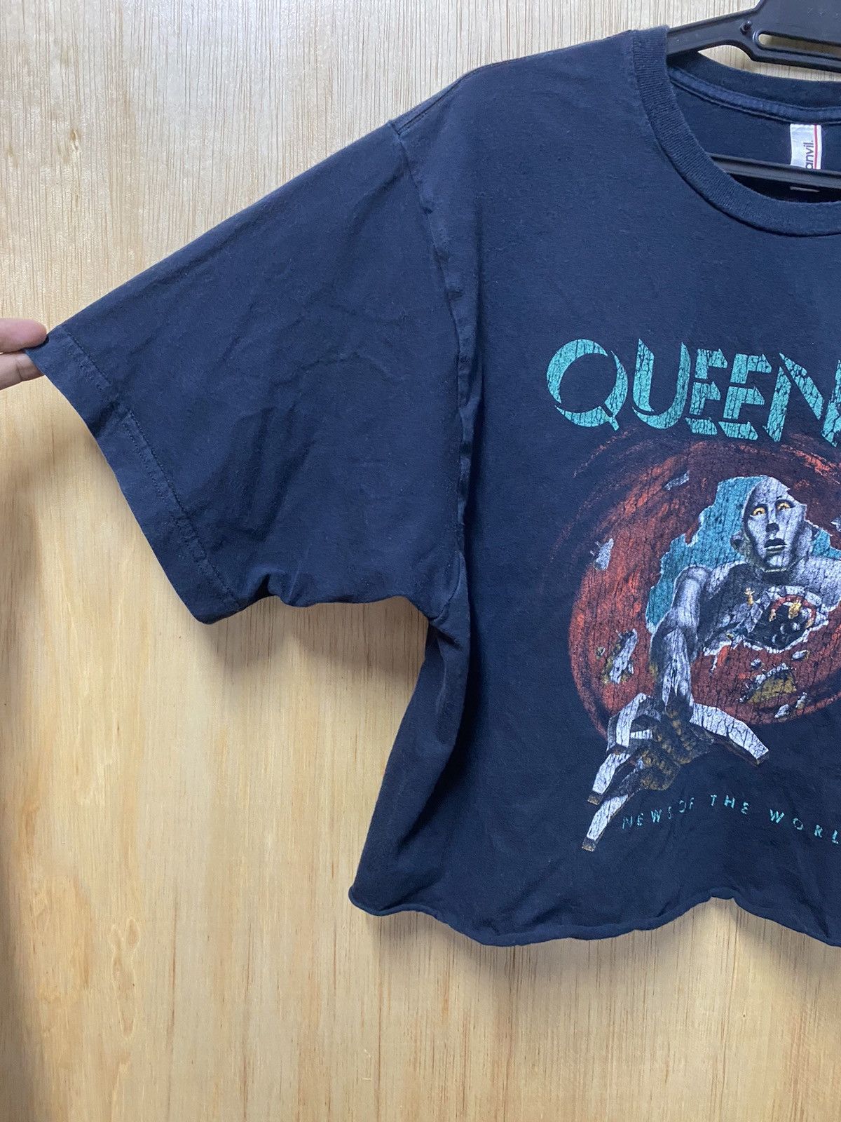 Band Tees × Vintage Queen Tour of The World Crop Tee Size US L / EU 52-54 / 3 - 2 Thumbnail