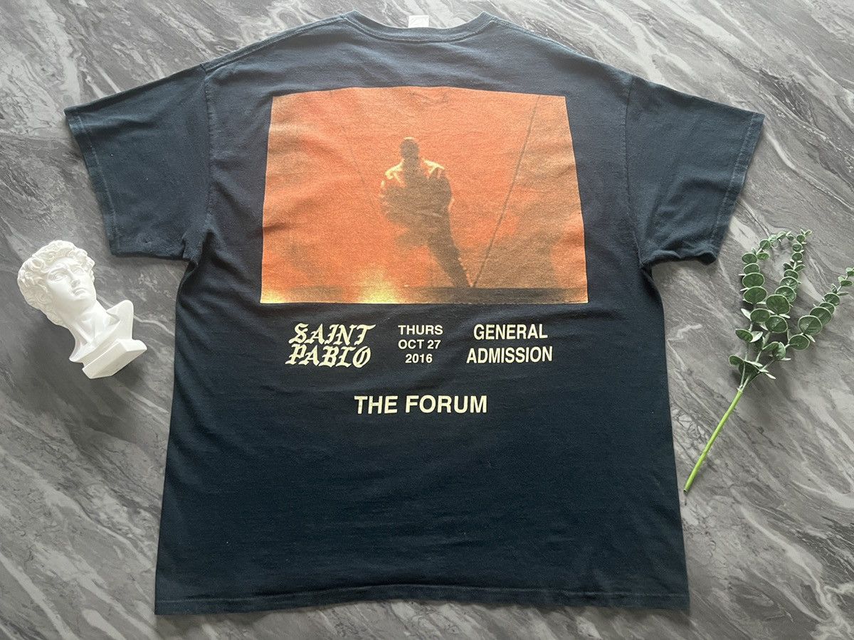 Kanye West Saint Pablo Los Angeles General Admission The outlets Forum T-shirt Size XL.