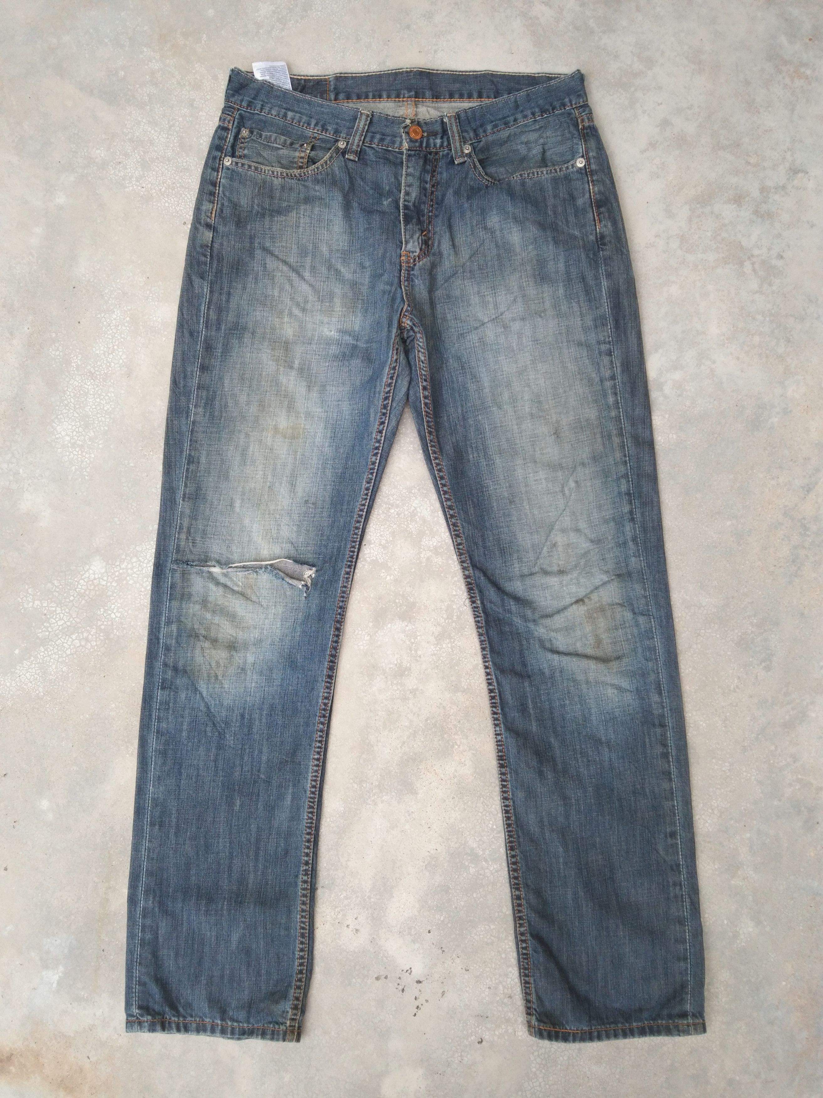 image of Vintage Levi's Jeans 514 Faded Distressed Denim 32X32 in Blue, Men's