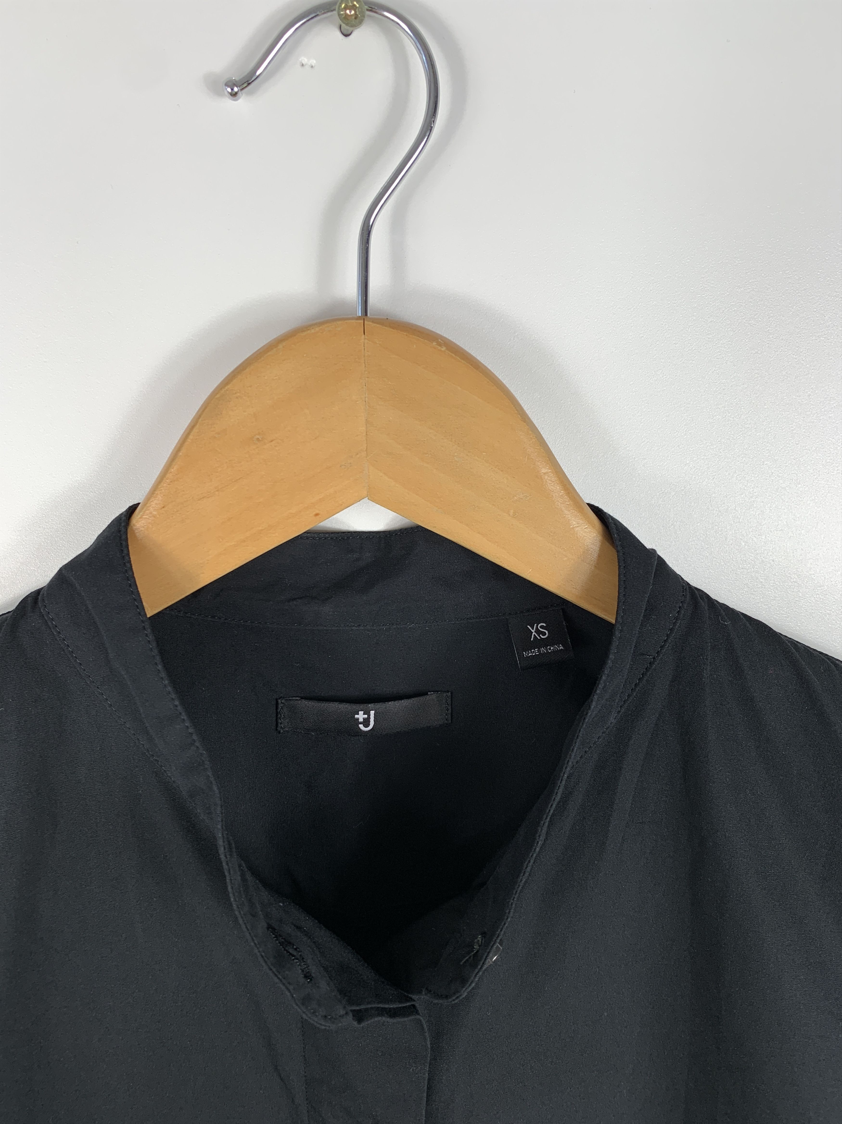 Jil Sander × Uniqlo Uniqlo x Jil Sander Black Button Up Shirt Black Size XS Size XS / US 0-2 / IT 36-38 - 5 Thumbnail