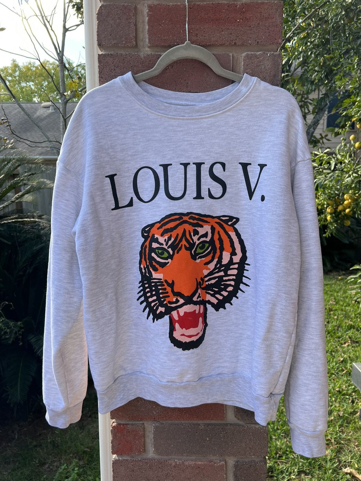 ミネ様　チャイナタウンマーケット　USA製　LOUIS V. ロンT ミネ様 チャイナタウンマーケット USA製 LOUIS V. ロンT - メルカリ