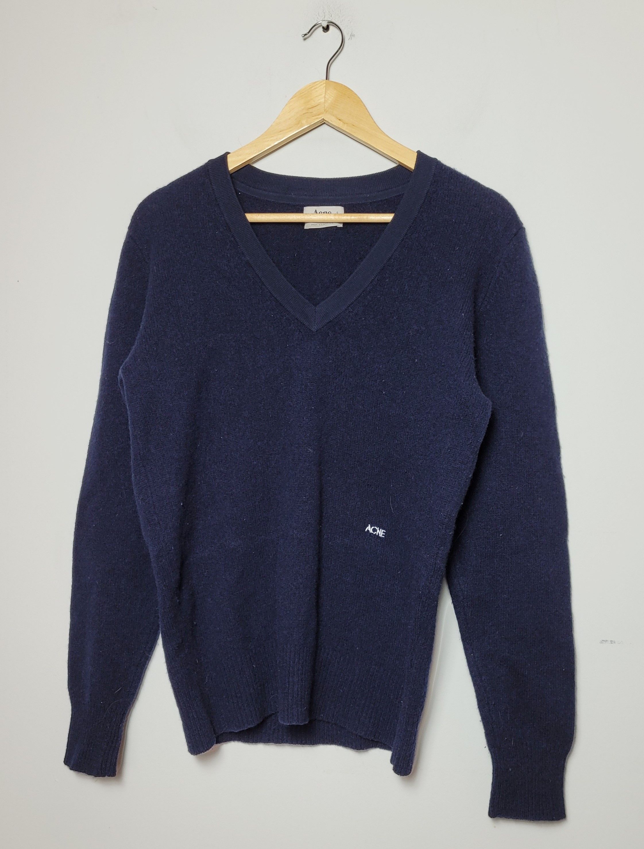 Acne Studios Acne wool v-neck sweater Size US S / EU 44-46 / 1 - 1 Thumbnail