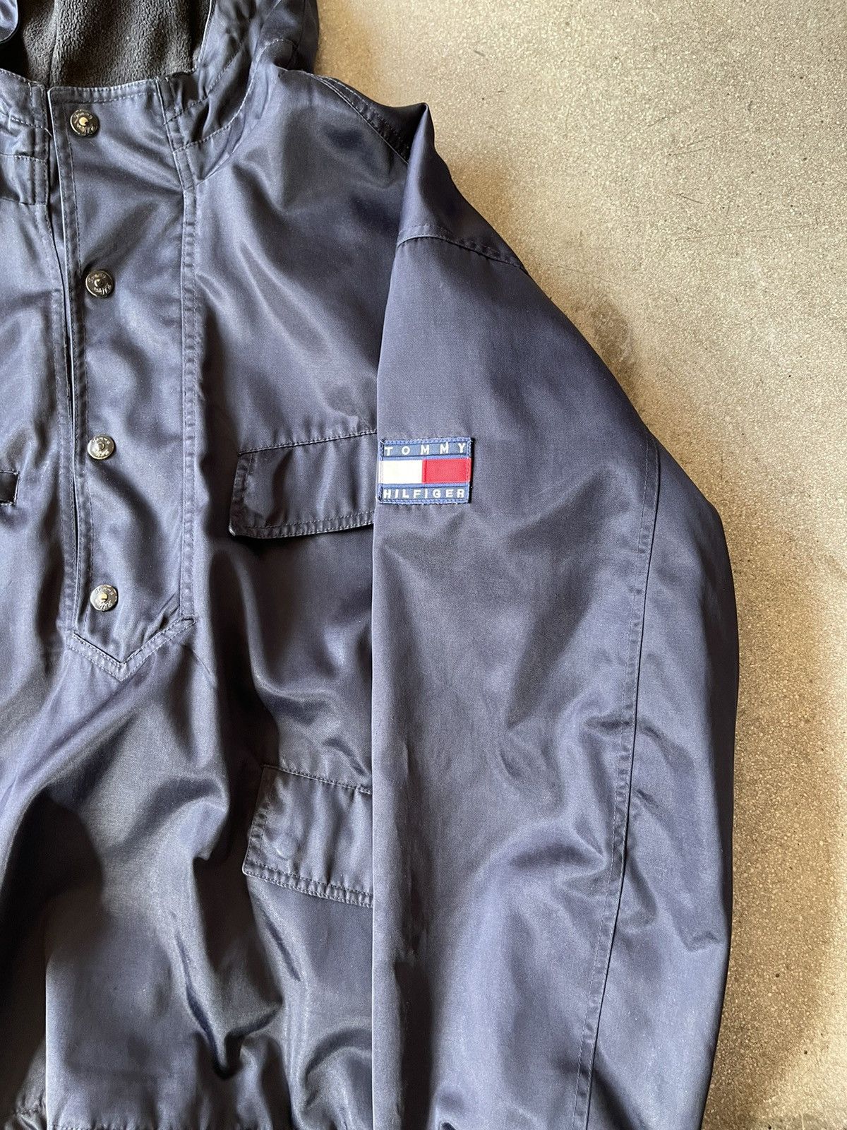 Tommy Hilfiger 90s Tommy Hilfiger Heavy Weight Nylon Pull over Size US XL / EU 56 / 4 - 6 Thumbnail