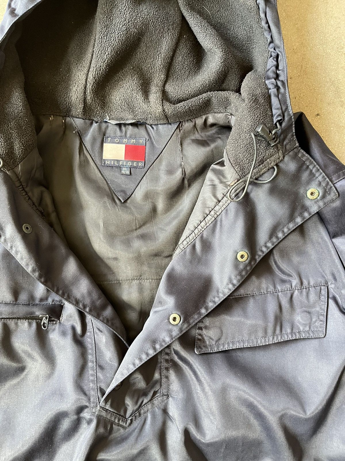 Tommy Hilfiger 90s Tommy Hilfiger Heavy Weight Nylon Pull over Size US XL / EU 56 / 4 - 7 Thumbnail