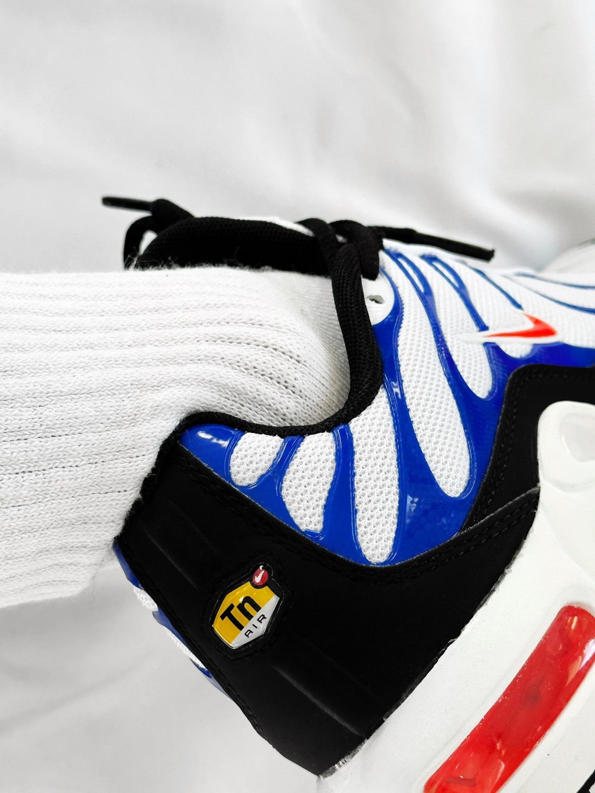 nike tn white blue