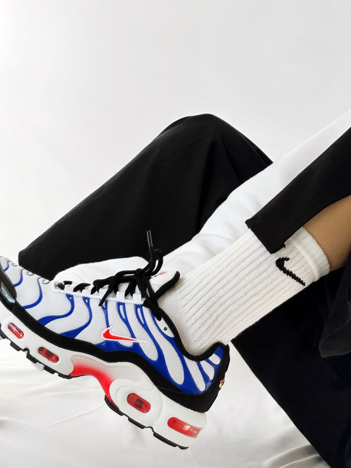 nike tn white blue